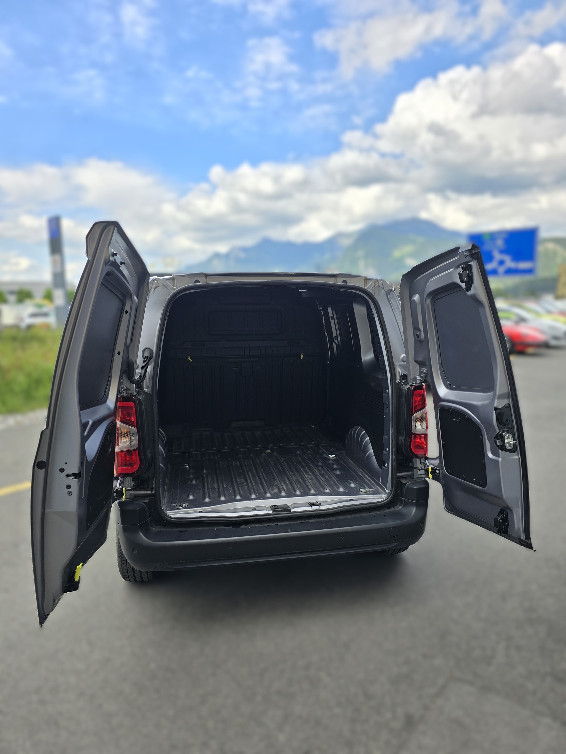 FIAT E-Doblo L1 50kWh 800kg Launch Edition-image-10