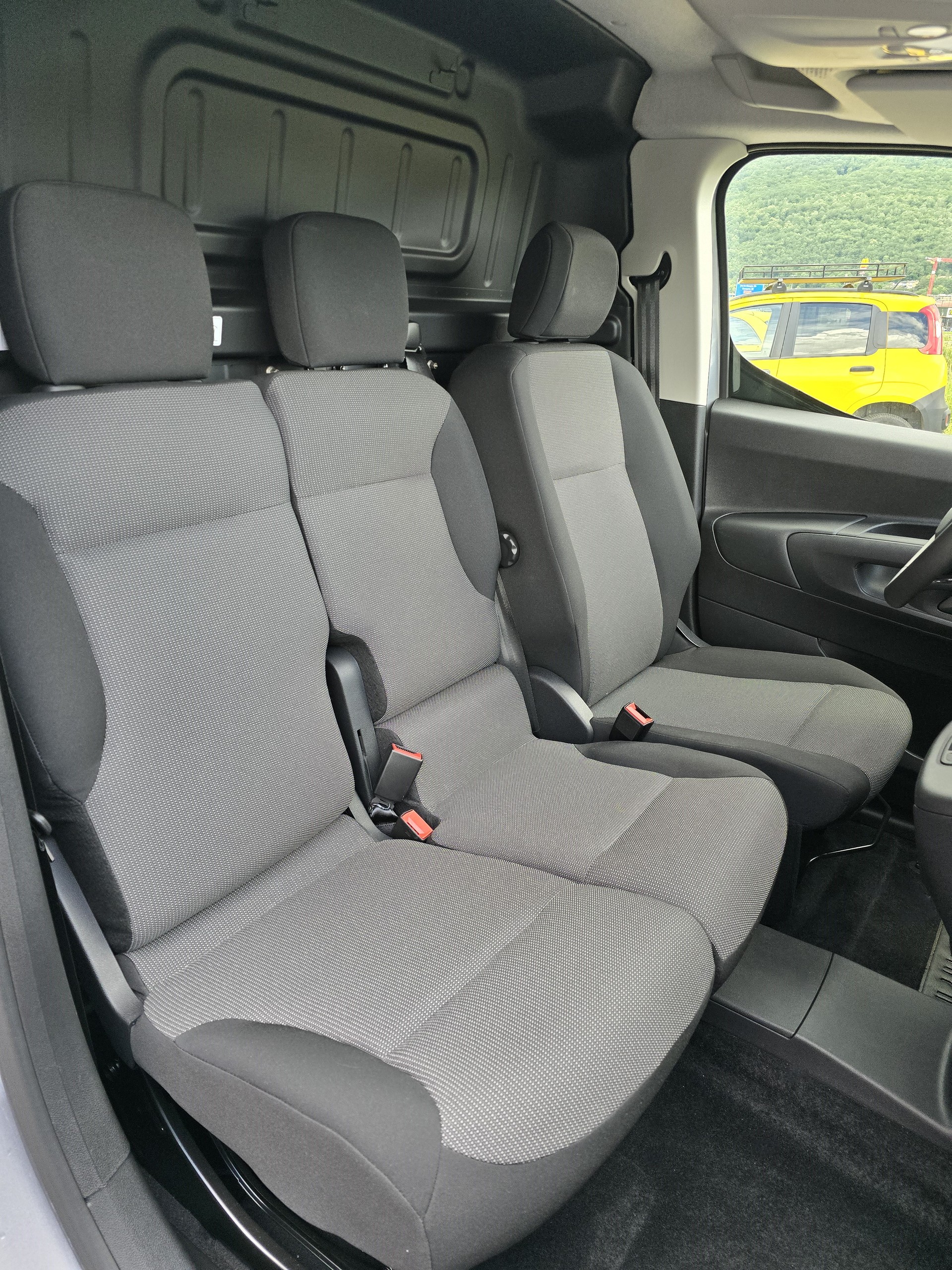 FIAT E-Doblo L1 50kWh 800kg Launch Edition-image-12