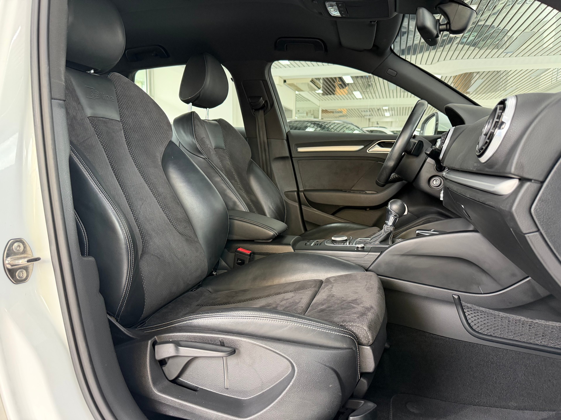 AUDI A3 Sportback 1.4 TFSI Ambition S-tronic S-LINE-image-17