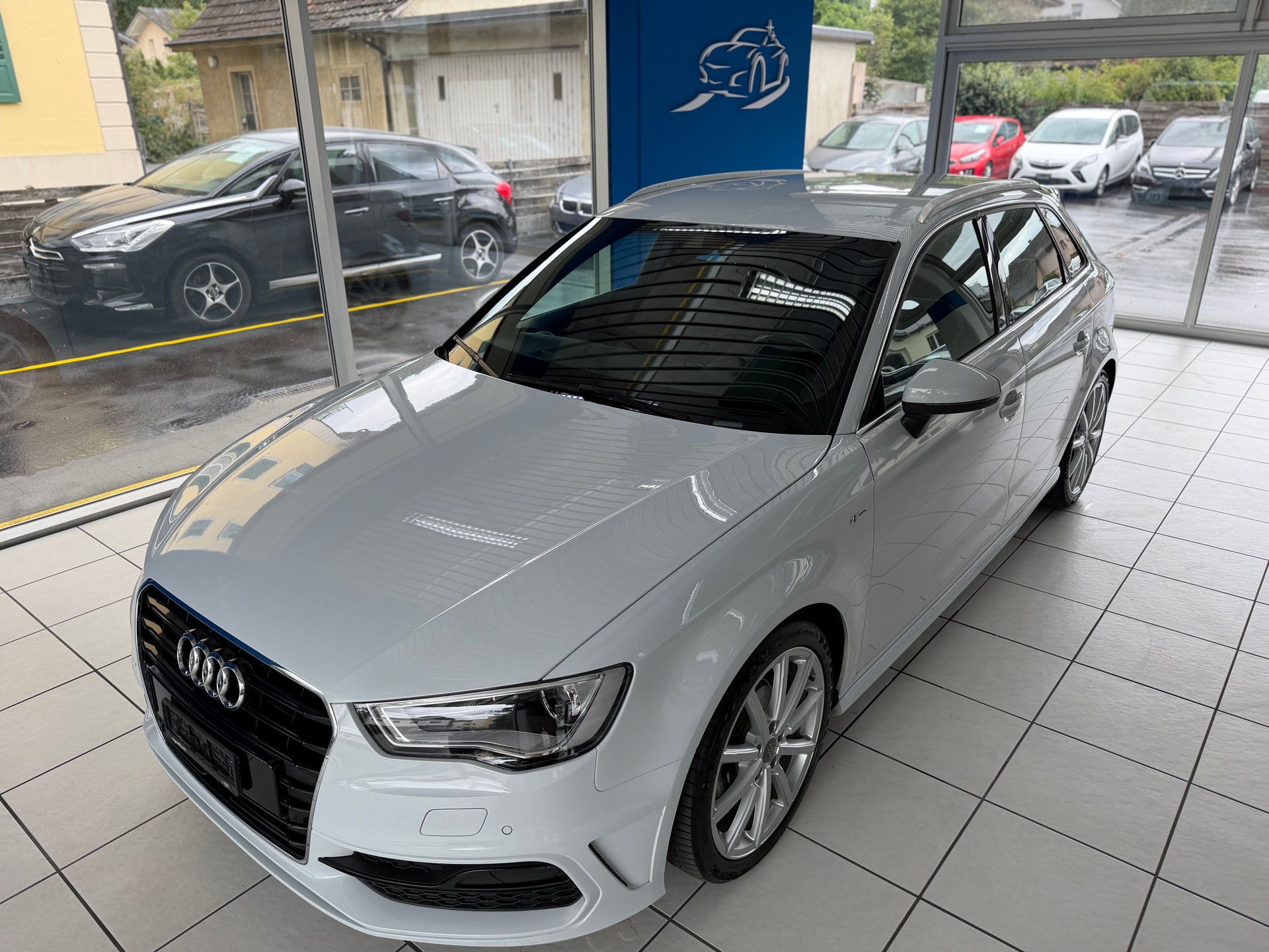 AUDI A3 Sportback 1.4 TFSI Ambition S-tronic S-LINE-image-0