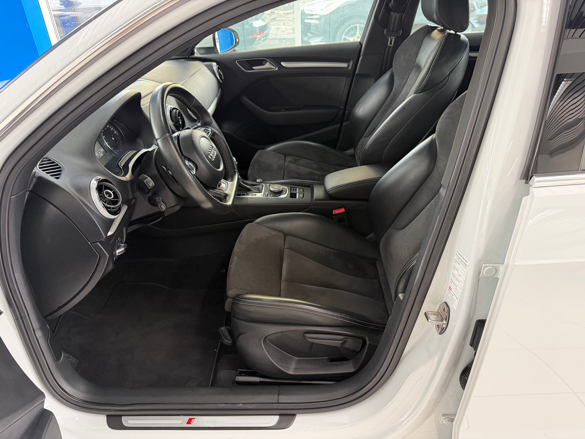 AUDI A3 Sportback 1.4 TFSI Ambition S-tronic S-LINE-image-12