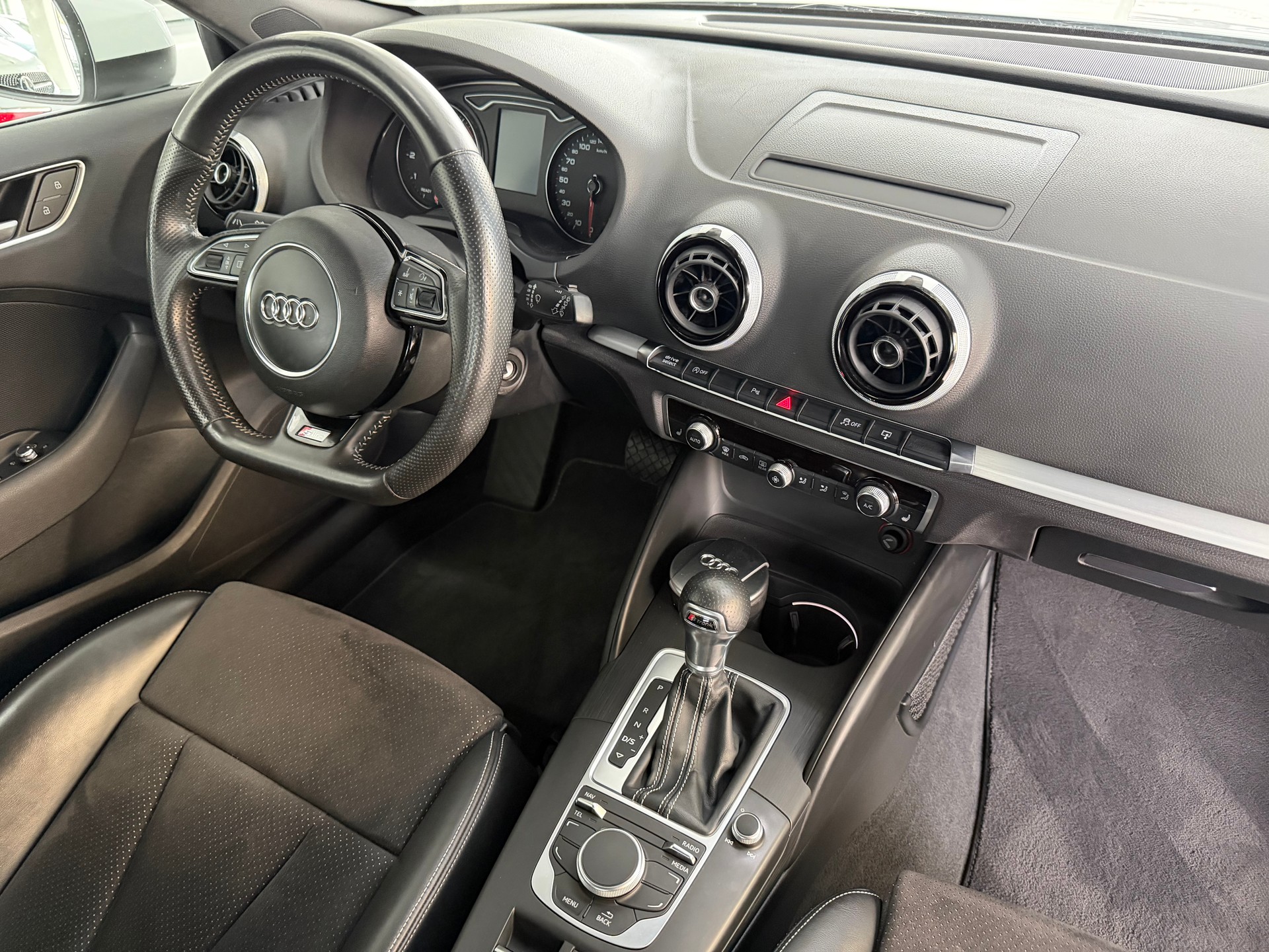 AUDI A3 Sportback 1.4 TFSI Ambition S-tronic S-LINE-image-16