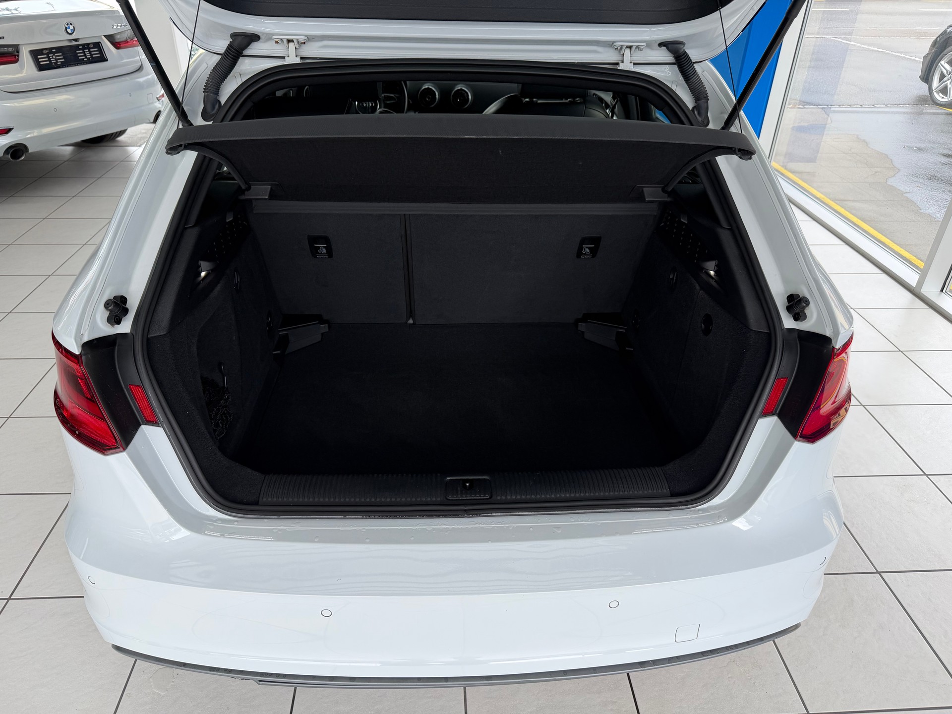 AUDI A3 Sportback 1.4 TFSI Ambition S-tronic S-LINE-image-9