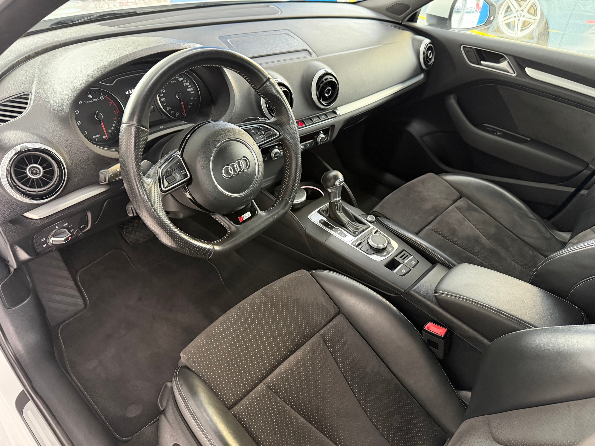 AUDI A3 Sportback 1.4 TFSI Ambition S-tronic S-LINE-image-13
