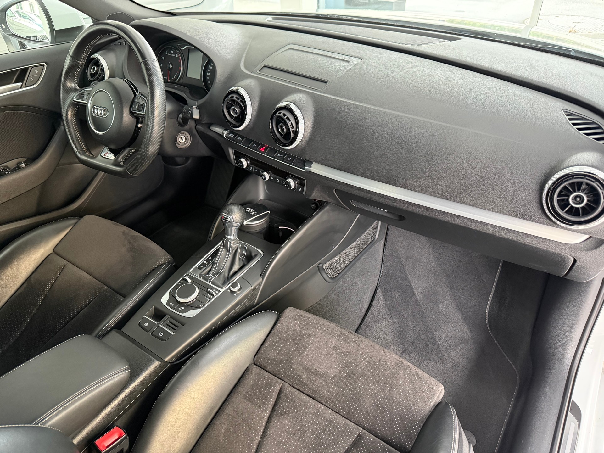 AUDI A3 Sportback 1.4 TFSI Ambition S-tronic S-LINE-image-15
