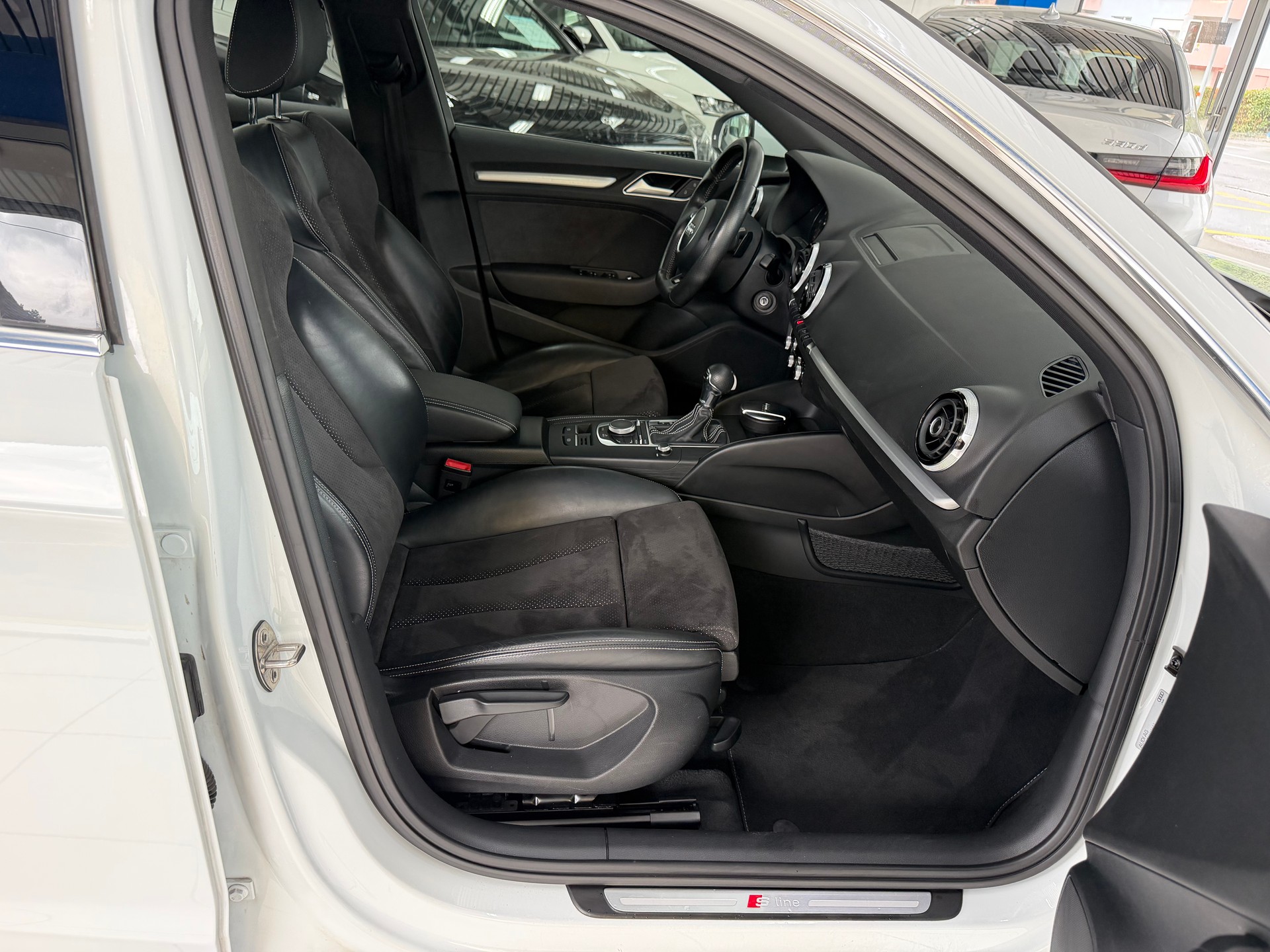 AUDI A3 Sportback 1.4 TFSI Ambition S-tronic S-LINE-image-14