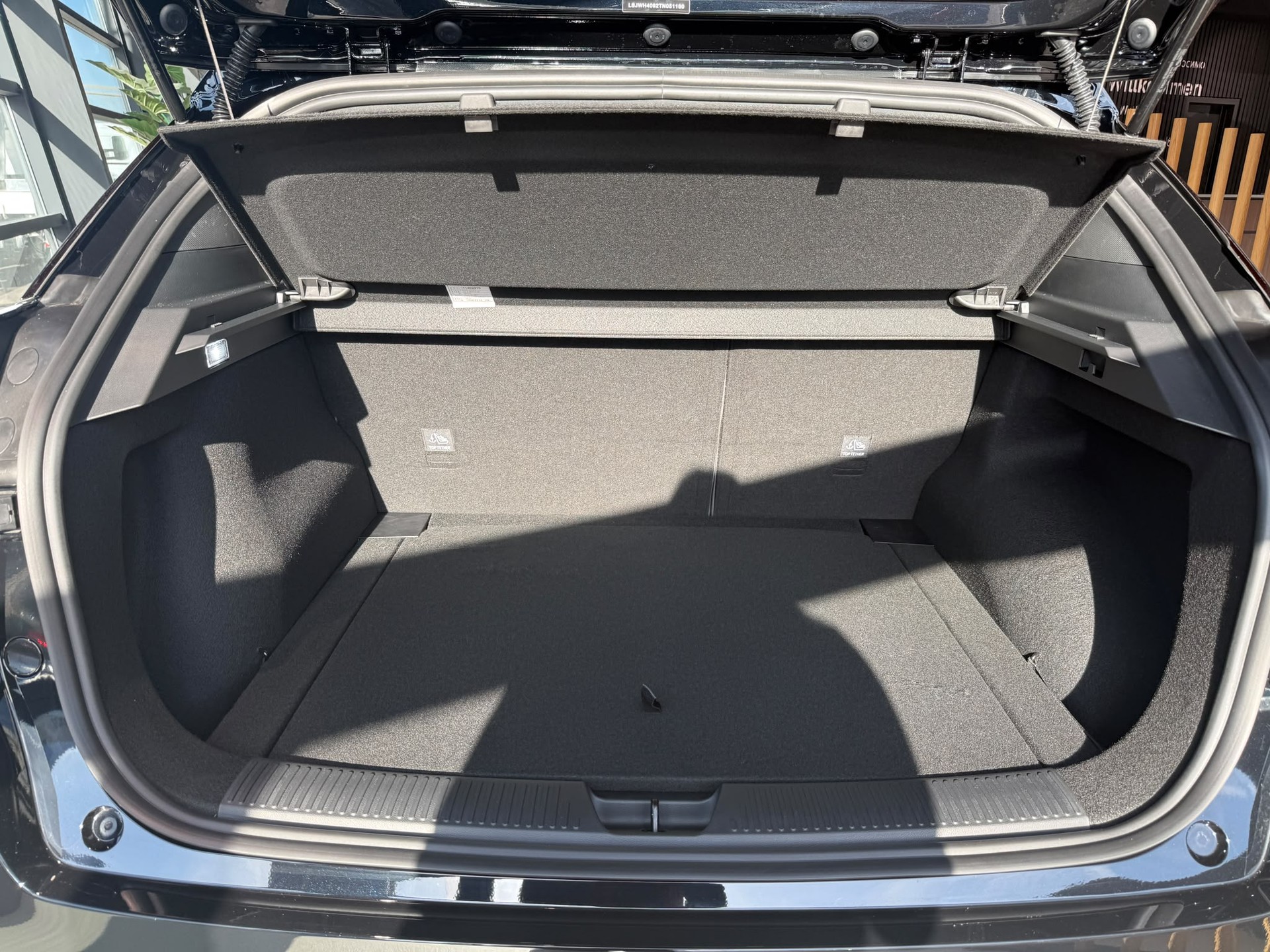 MG 4 EV 64kWh Xpower AWD-image-24
