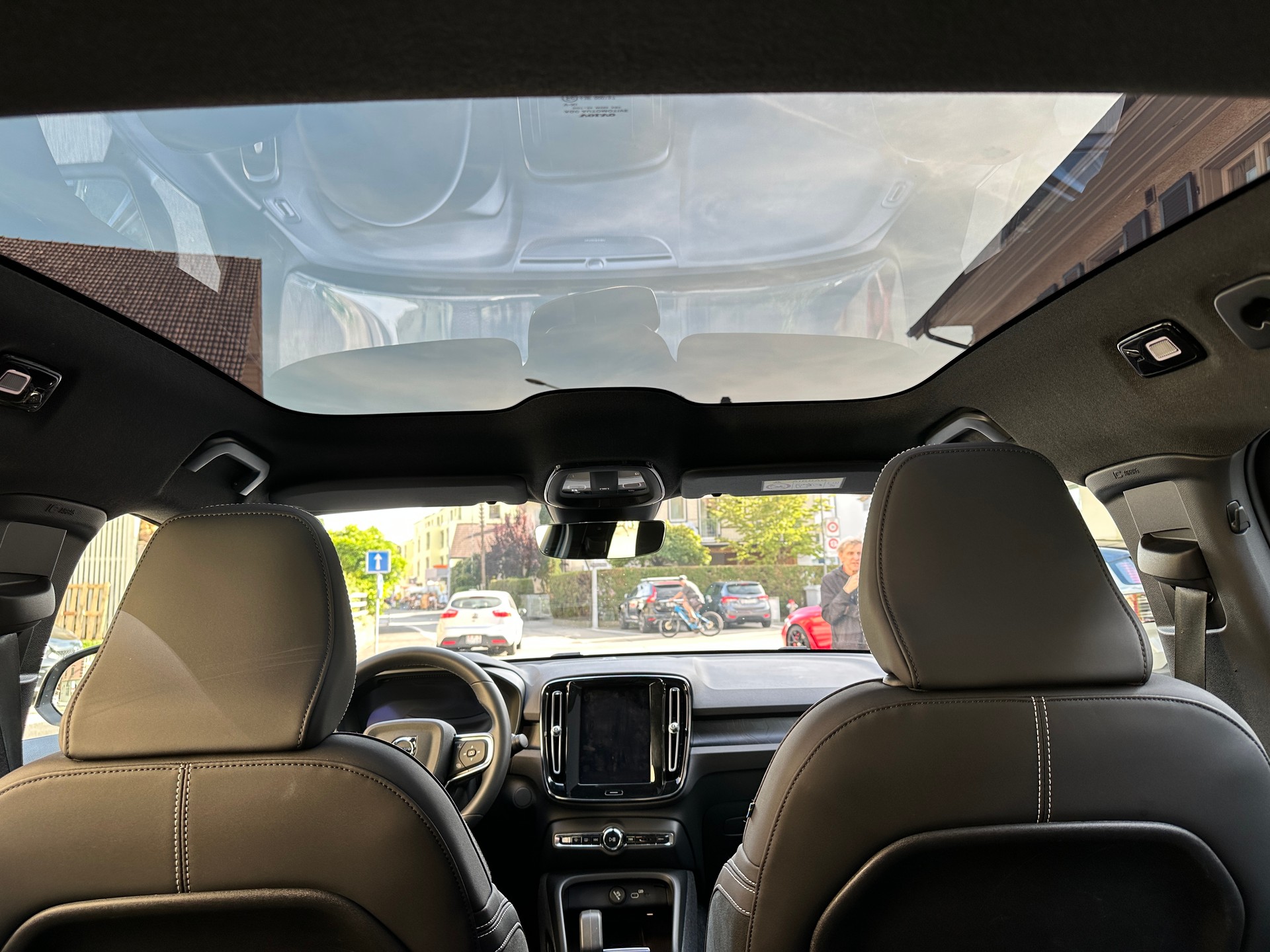 VOLVO XC40 Recharge P8 Twin AWD Pure Electric Ultimate-image-18