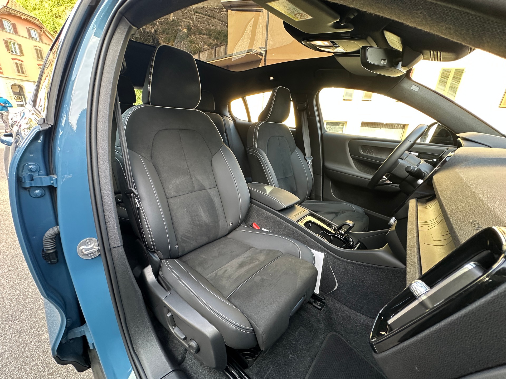 VOLVO XC40 Recharge P8 Twin AWD Pure Electric Ultimate-image-11