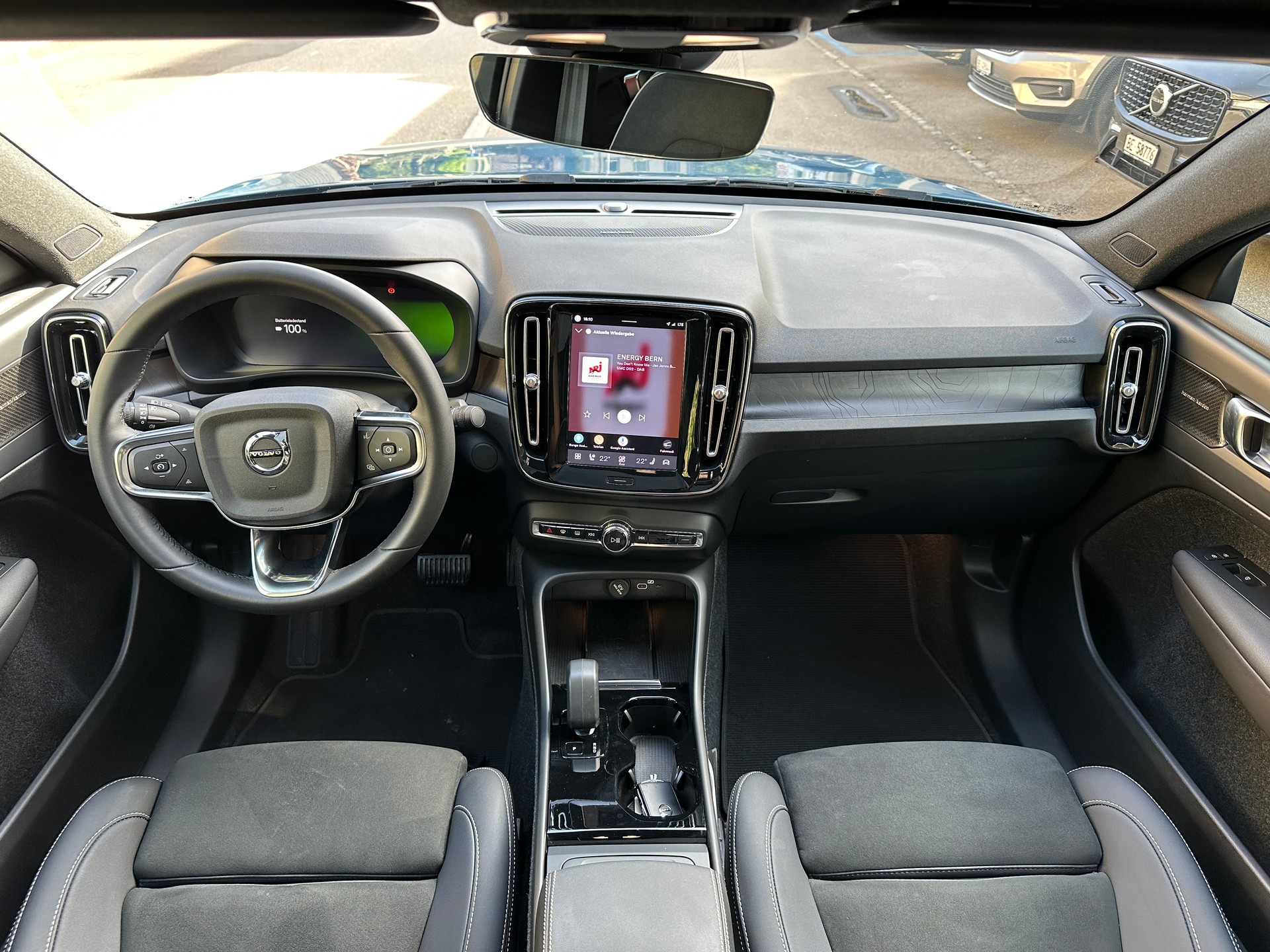 VOLVO XC40 Recharge P8 Twin AWD Pure Electric Ultimate-image-7