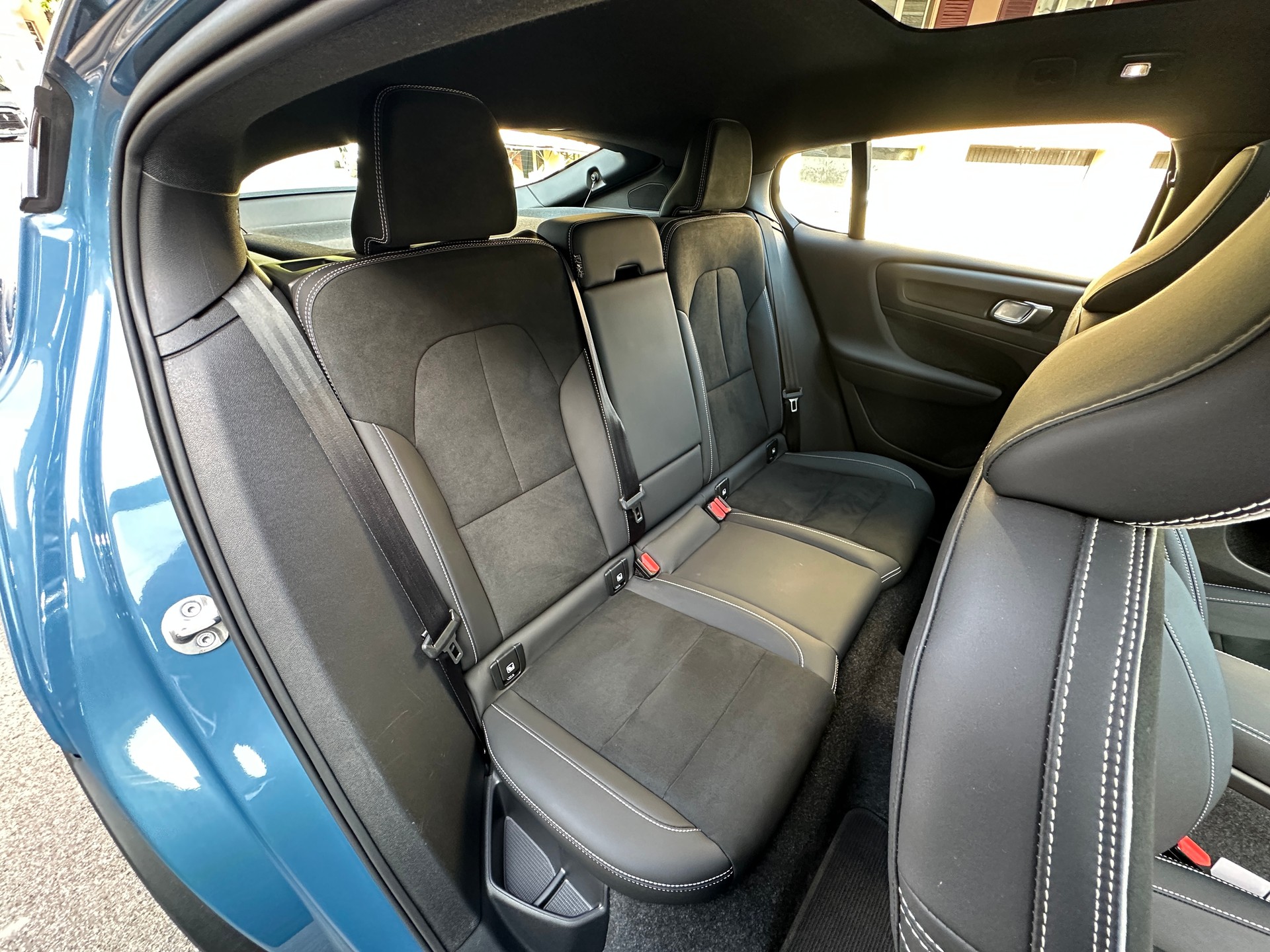 VOLVO XC40 Recharge P8 Twin AWD Pure Electric Ultimate-image-12