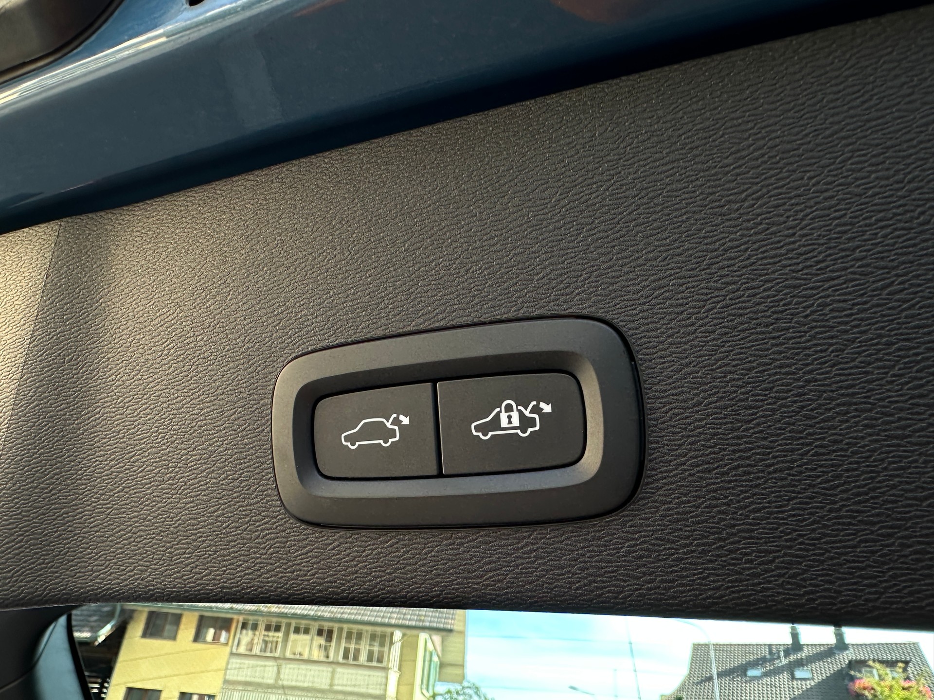 VOLVO XC40 Recharge P8 Twin AWD Pure Electric Ultimate-image-15