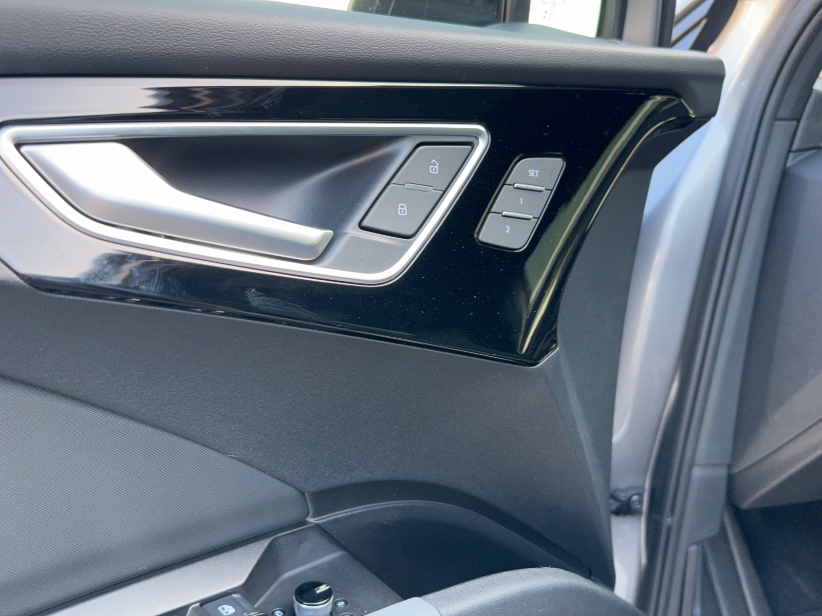 AUDI Q4 e-tron 50 quattro-image-11