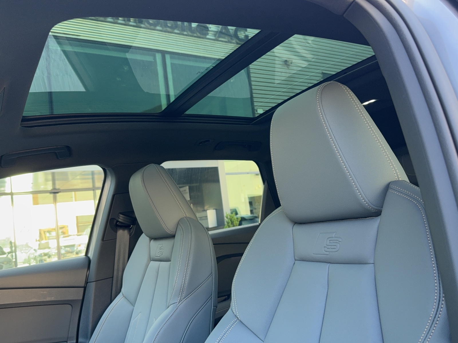 AUDI Q4 e-tron 50 quattro-image-12