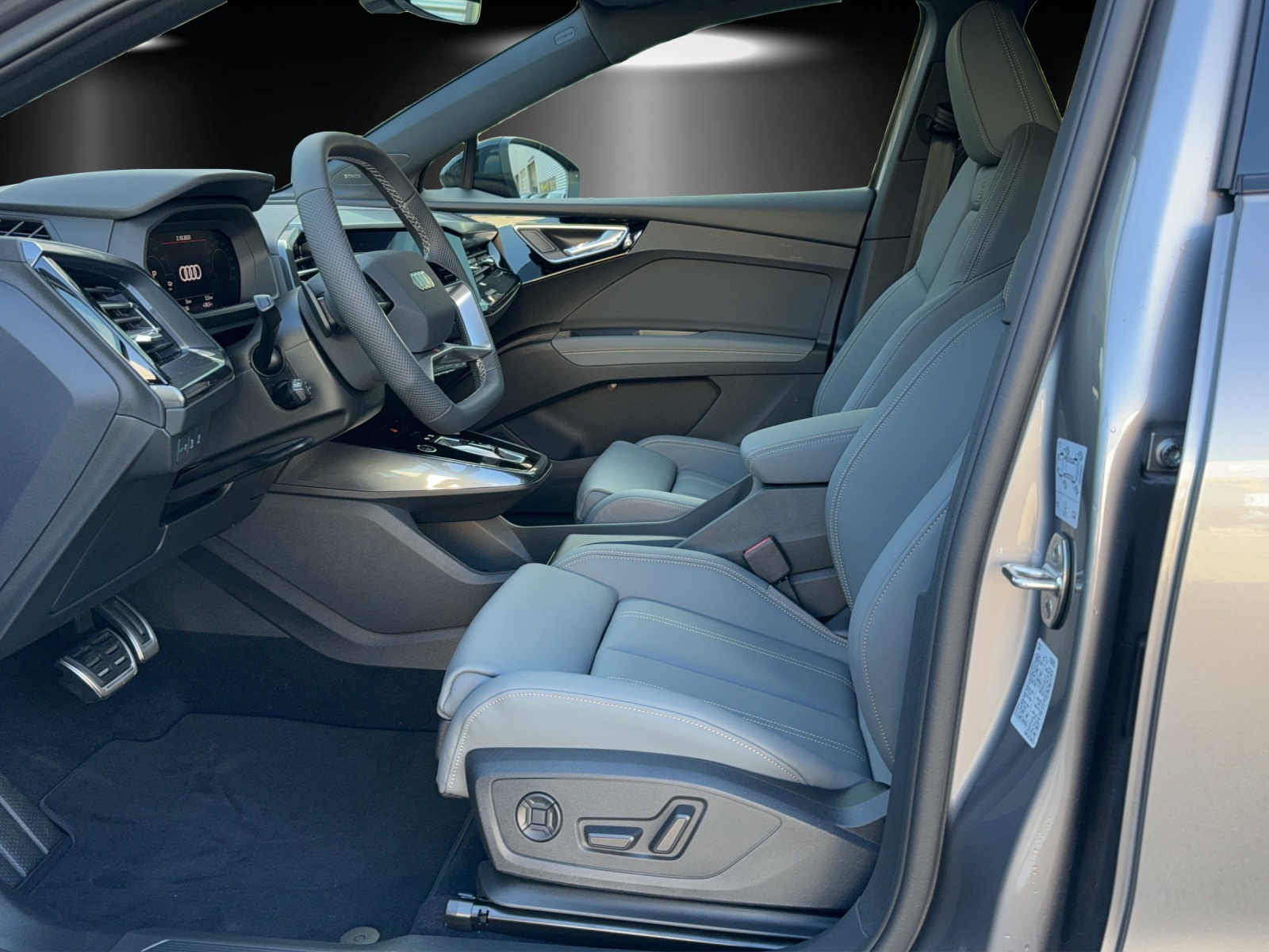 AUDI Q4 e-tron 50 quattro-image-8