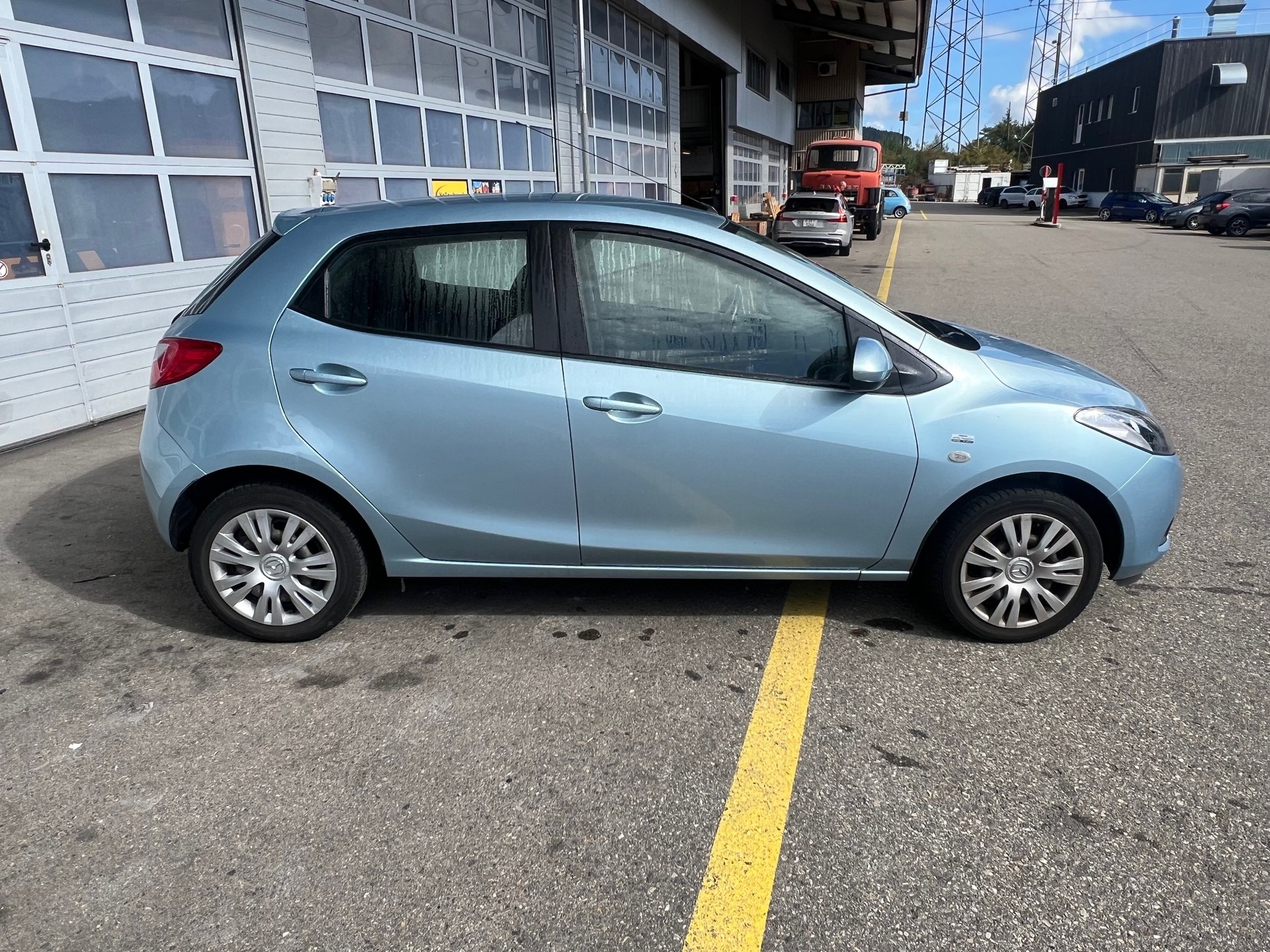 MAZDA Super seltener Mazda 2 Automat mit sehr wenig KM / Frisch ab MFK-image-2