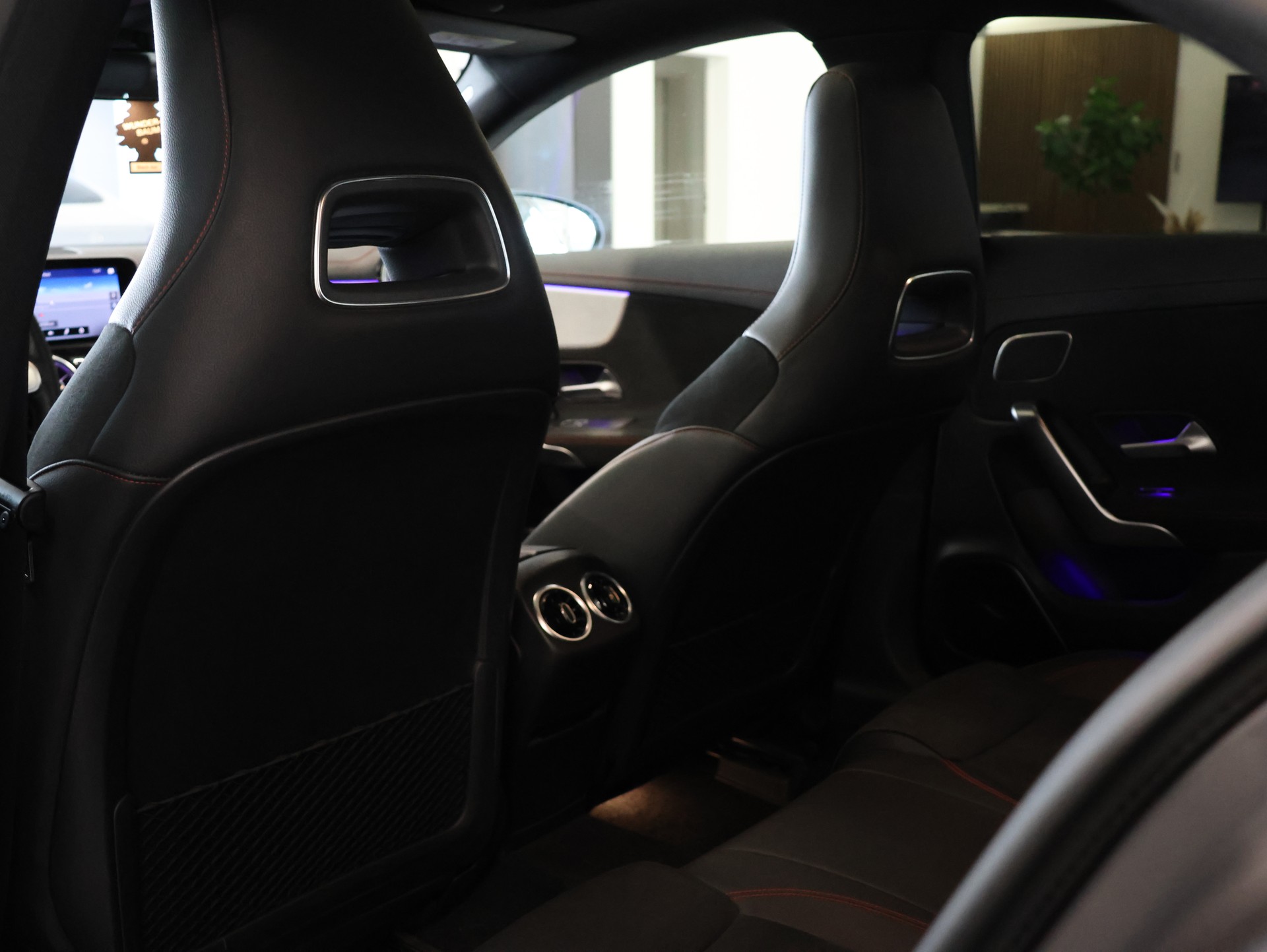 MERCEDES-BENZ CLA 35 AMG 4Matic 7G-DCT *MOUNTAIN-GRAU LACKIERUNG*-image-35