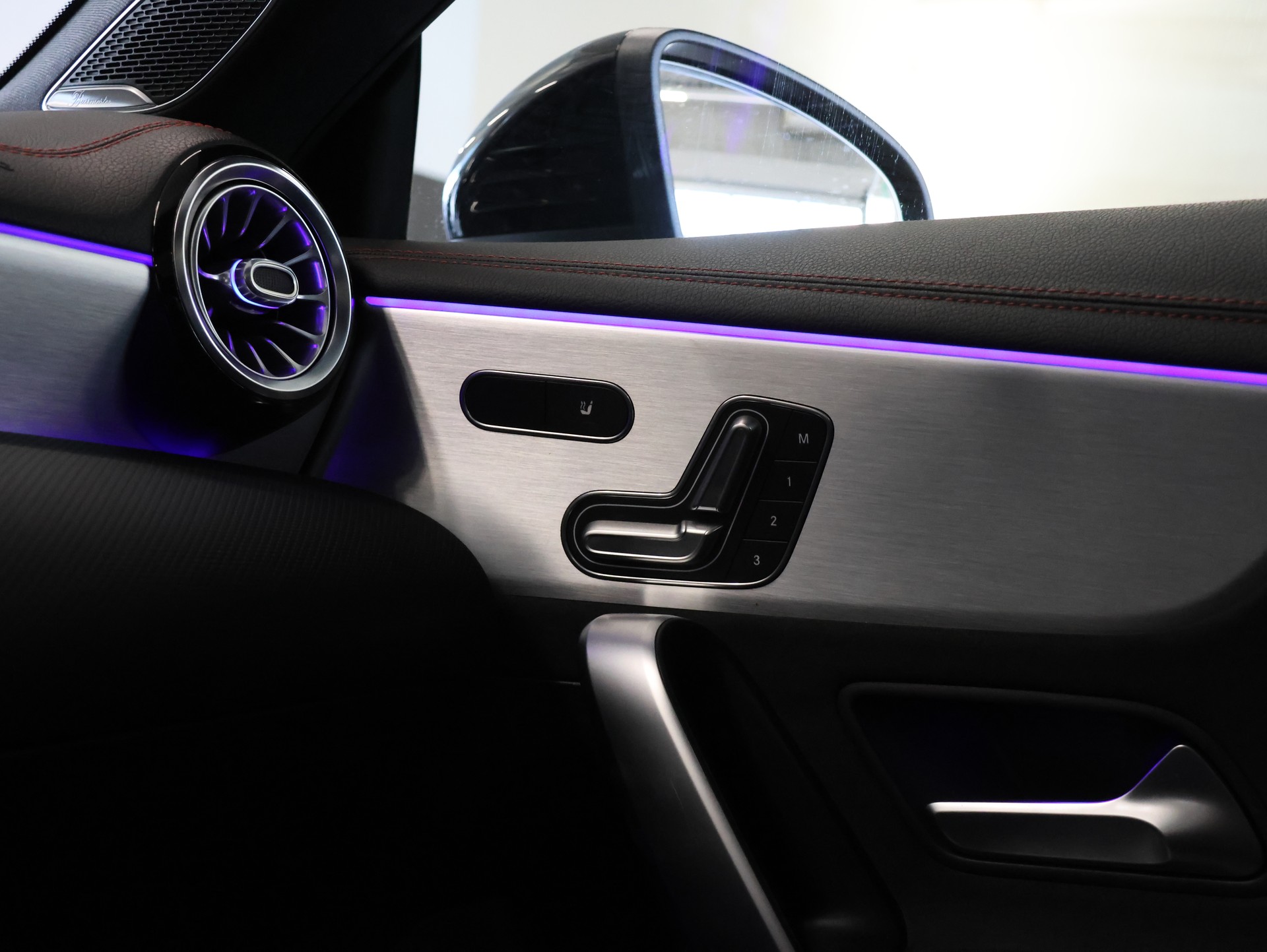 MERCEDES-BENZ CLA 35 AMG 4Matic 7G-DCT *MOUNTAIN-GRAU LACKIERUNG*-image-25