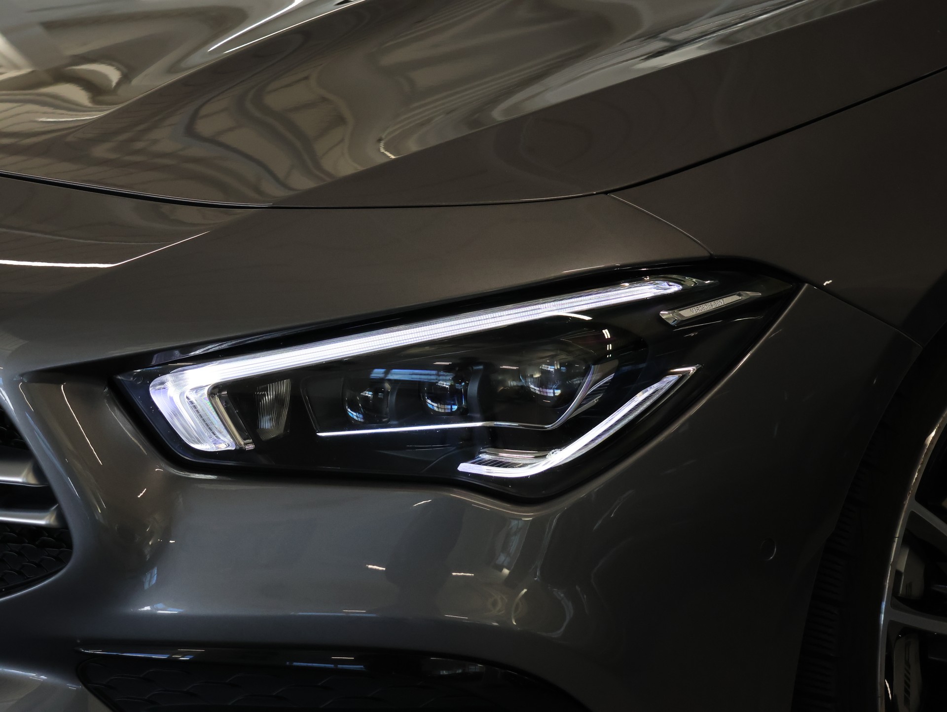 MERCEDES-BENZ CLA 35 AMG 4Matic 7G-DCT *MOUNTAIN-GRAU LACKIERUNG*-image-4