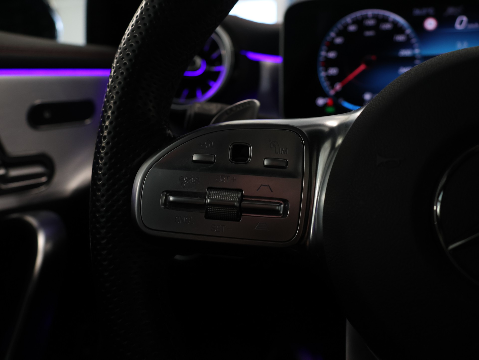MERCEDES-BENZ CLA 35 AMG 4Matic 7G-DCT *MOUNTAIN-GRAU LACKIERUNG*-image-19