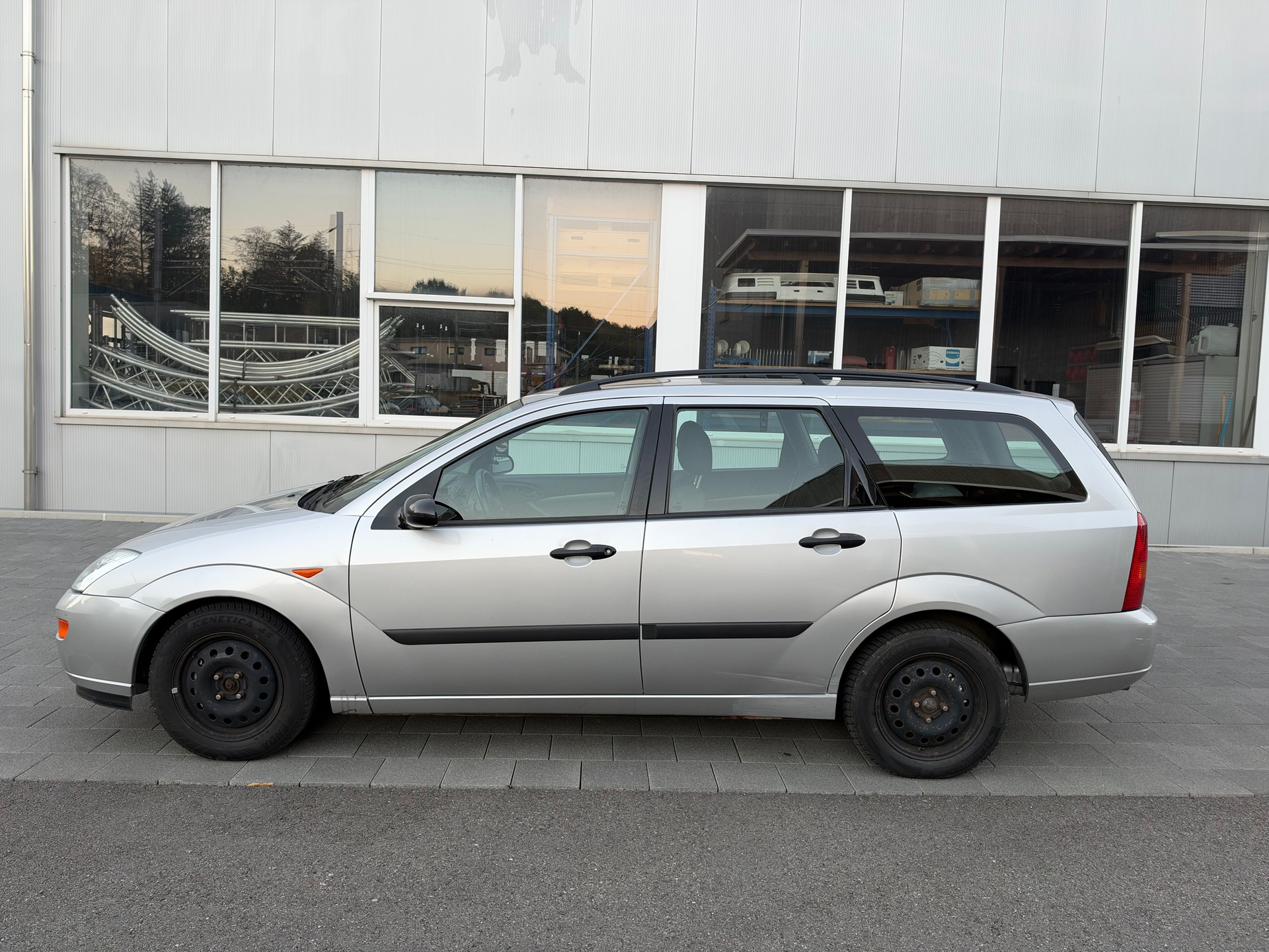 FORD Focus 2.0i 16V Trend-image-4