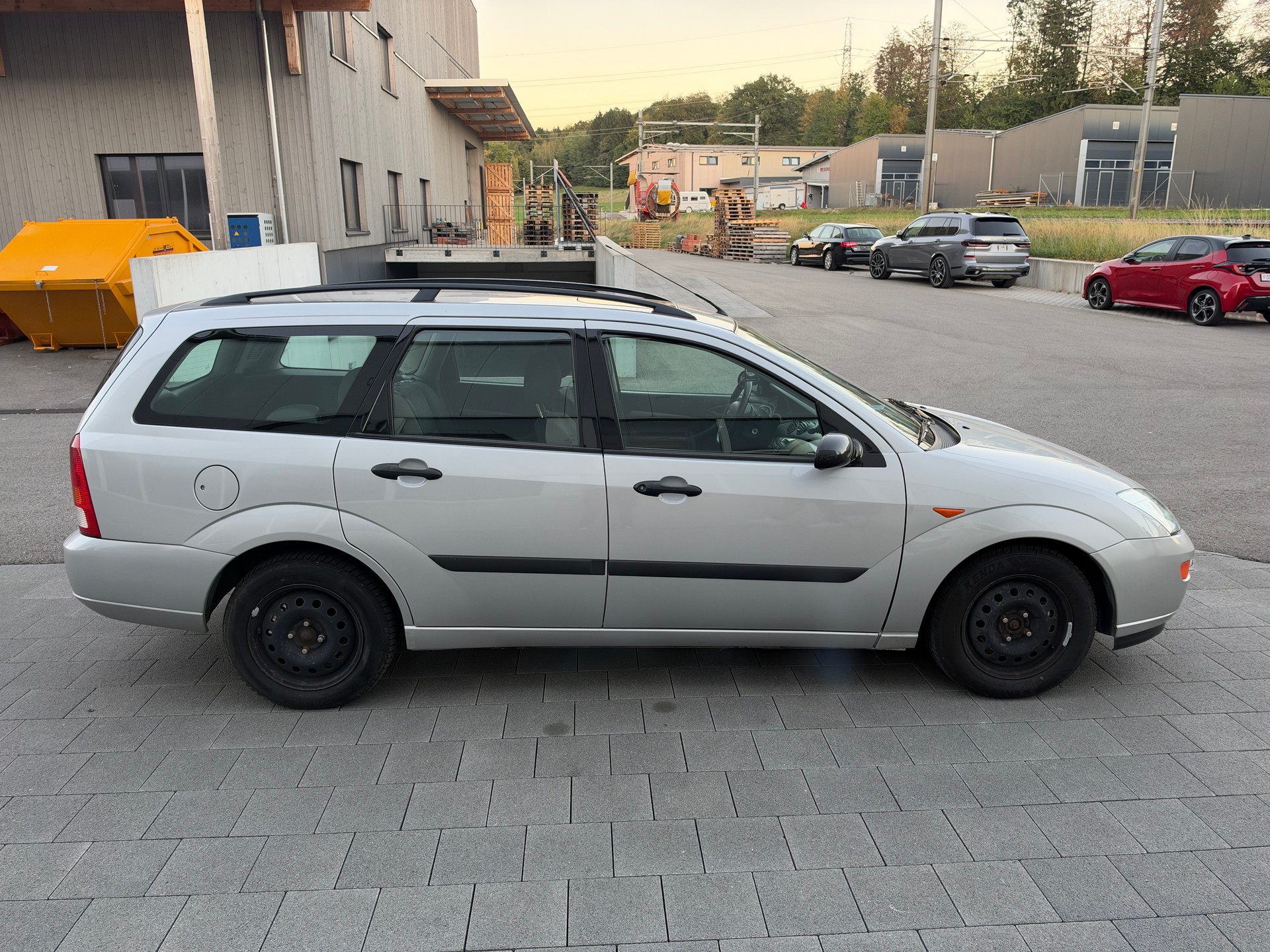 FORD Focus 2.0i 16V Trend-image-3