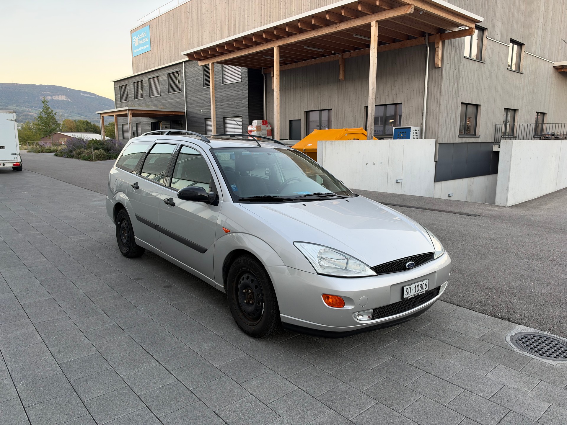 FORD Focus 2.0i 16V Trend-image-2