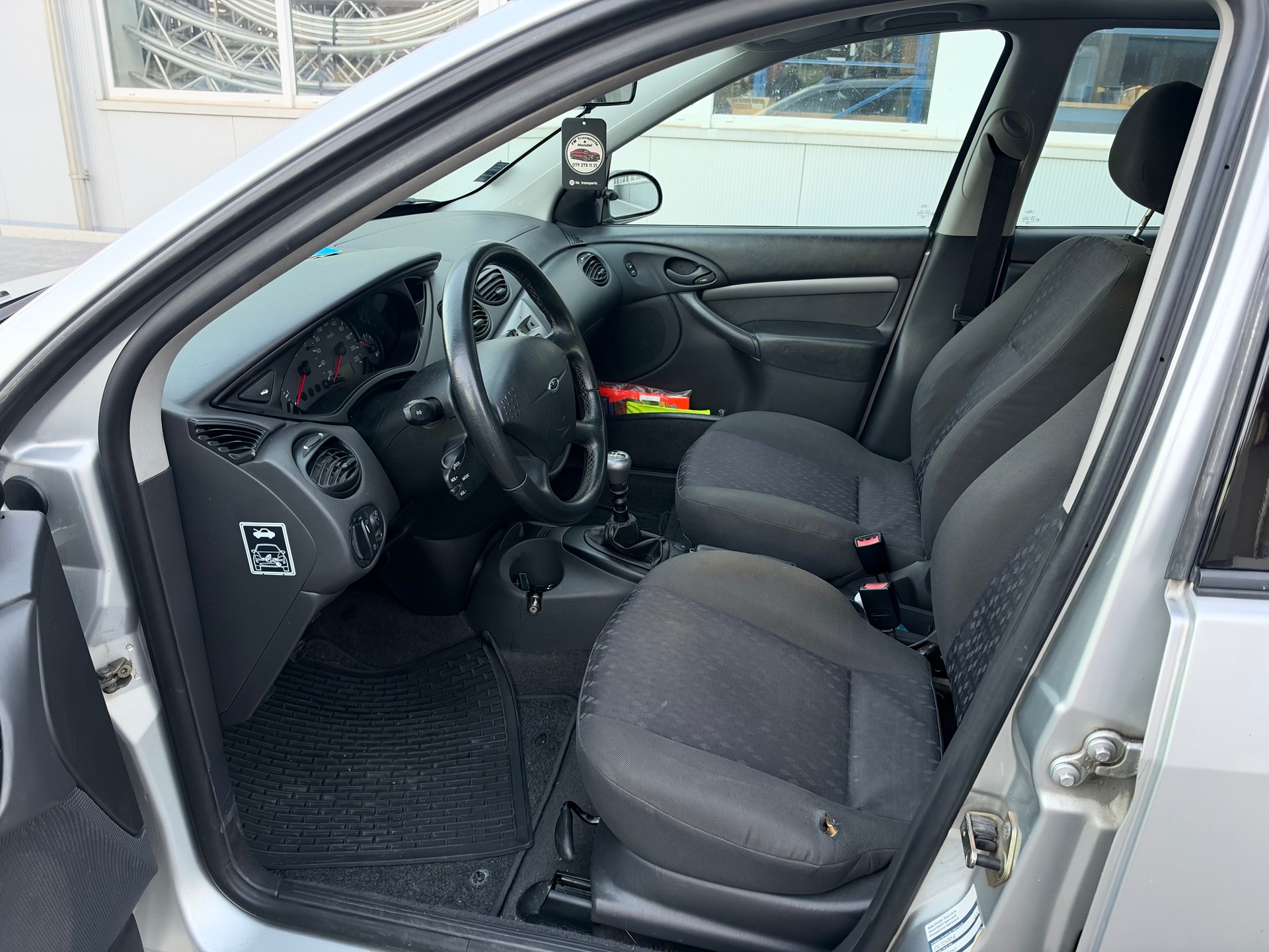 FORD Focus 2.0i 16V Trend-image-7