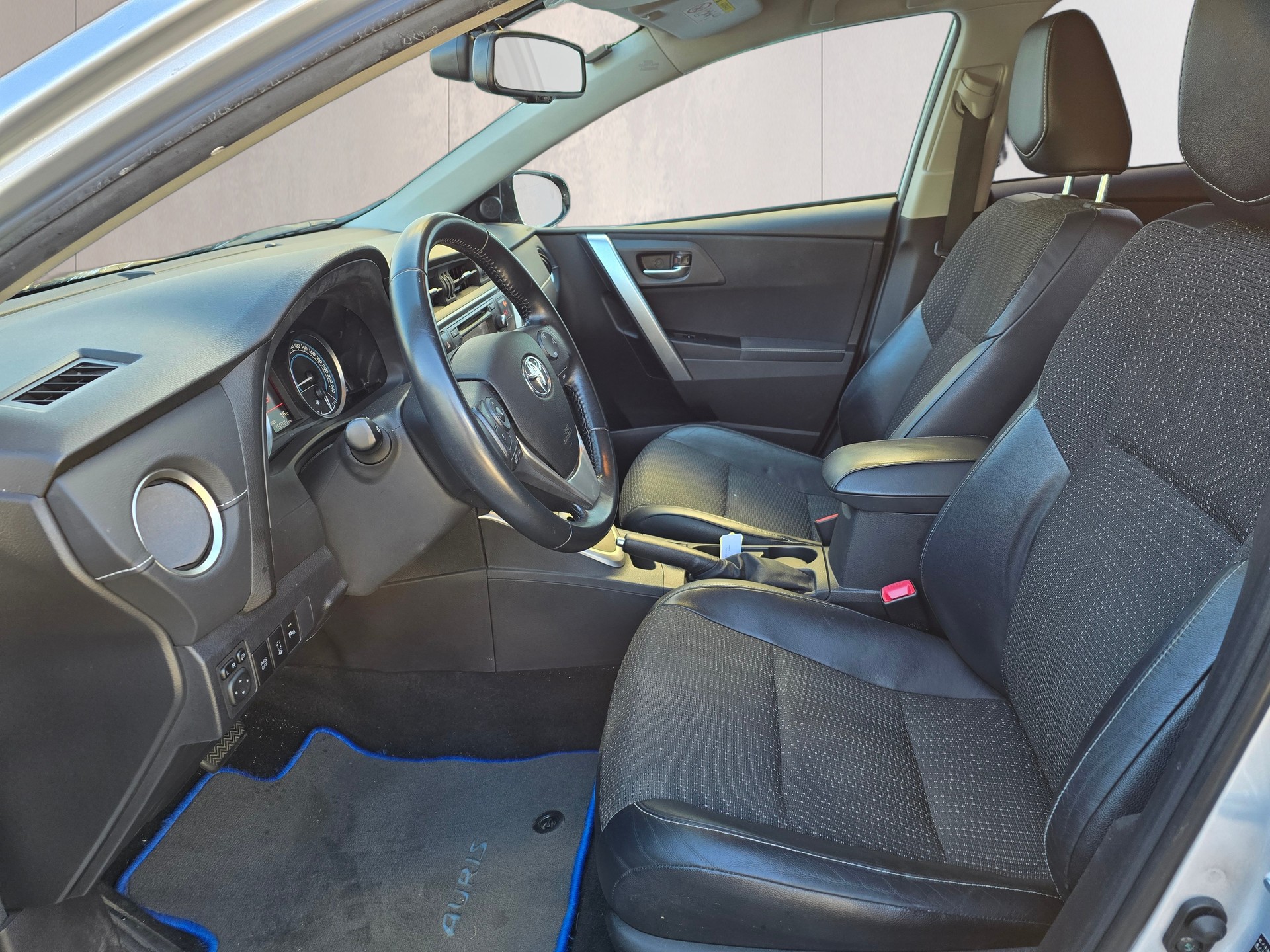TOYOTA Auris 1.8 16V HSD Linea Sol-image-16