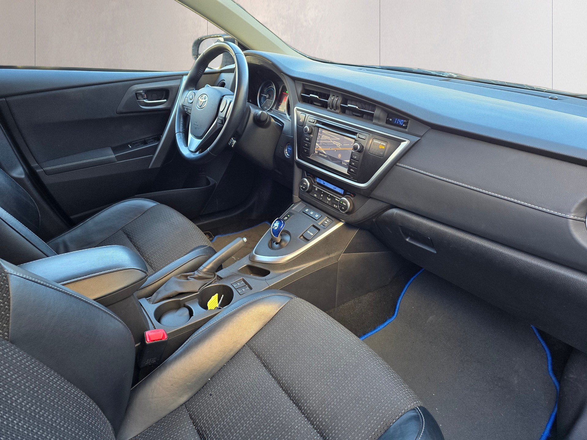 TOYOTA Auris 1.8 16V HSD Linea Sol-image-17