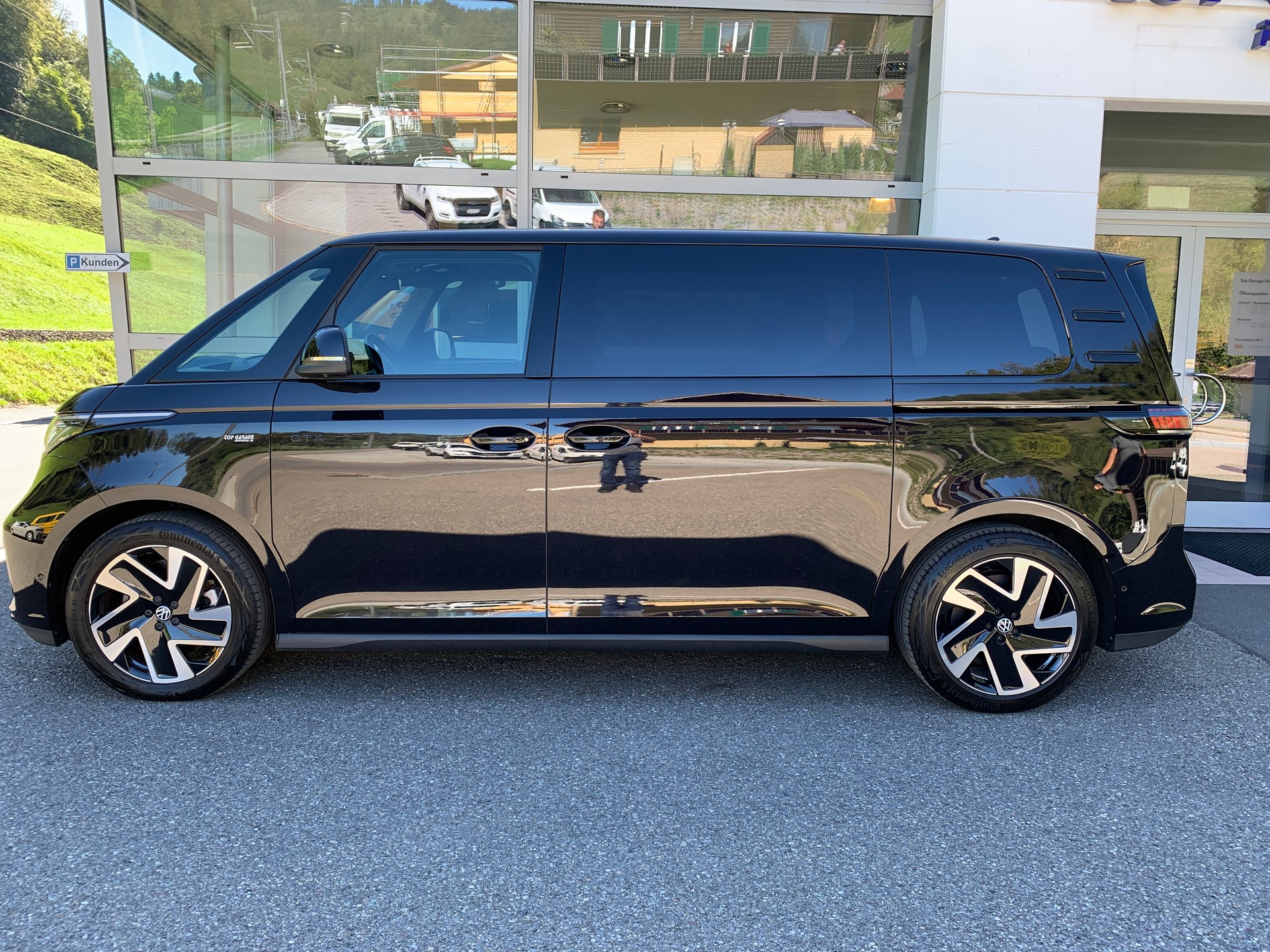 VW ID.Buzz LWB GTX 4 Motion-image-3