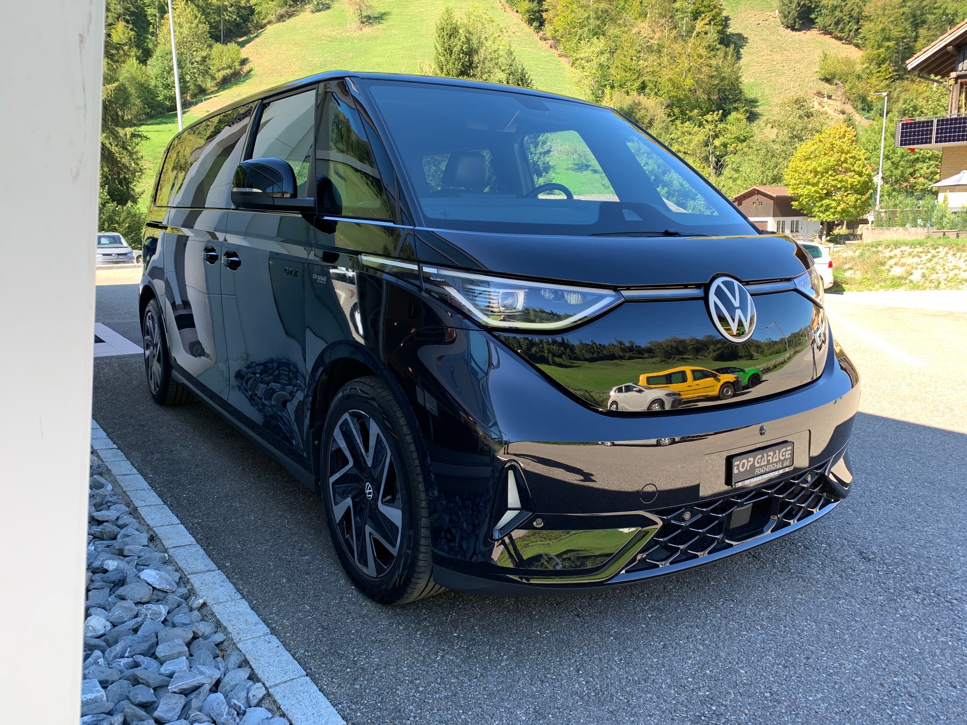 VW ID.Buzz LWB GTX 4 Motion-image-2
