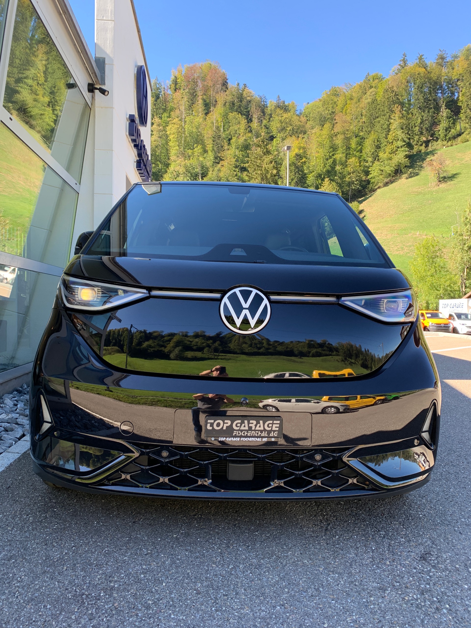 VW ID.Buzz LWB GTX 4 Motion-image-1