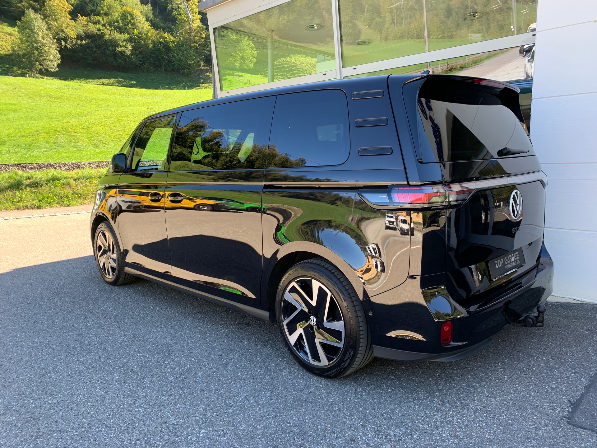 VW ID.Buzz LWB GTX 4 Motion-image-4