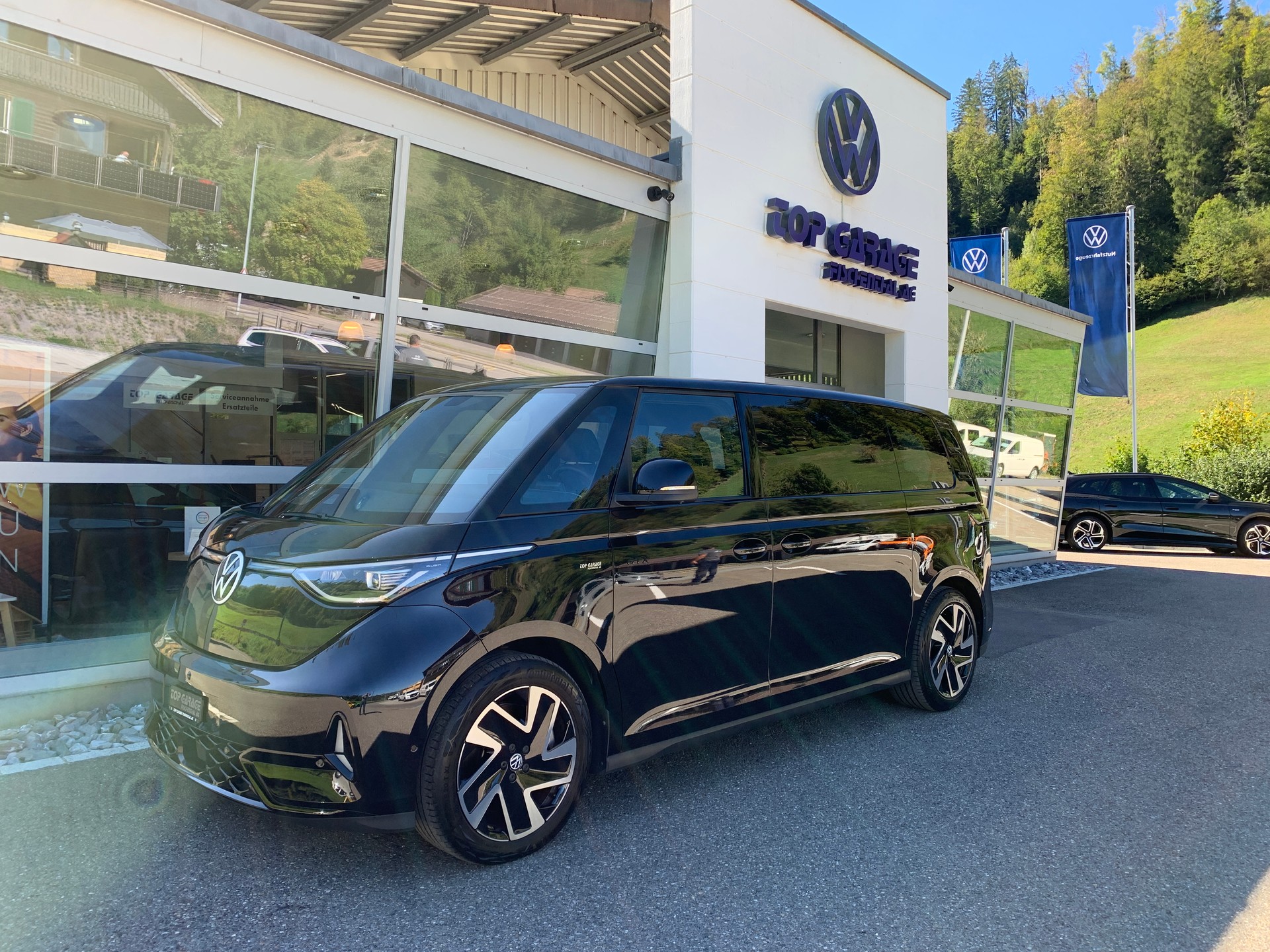 VW ID.Buzz LWB GTX 4 Motion-image-0