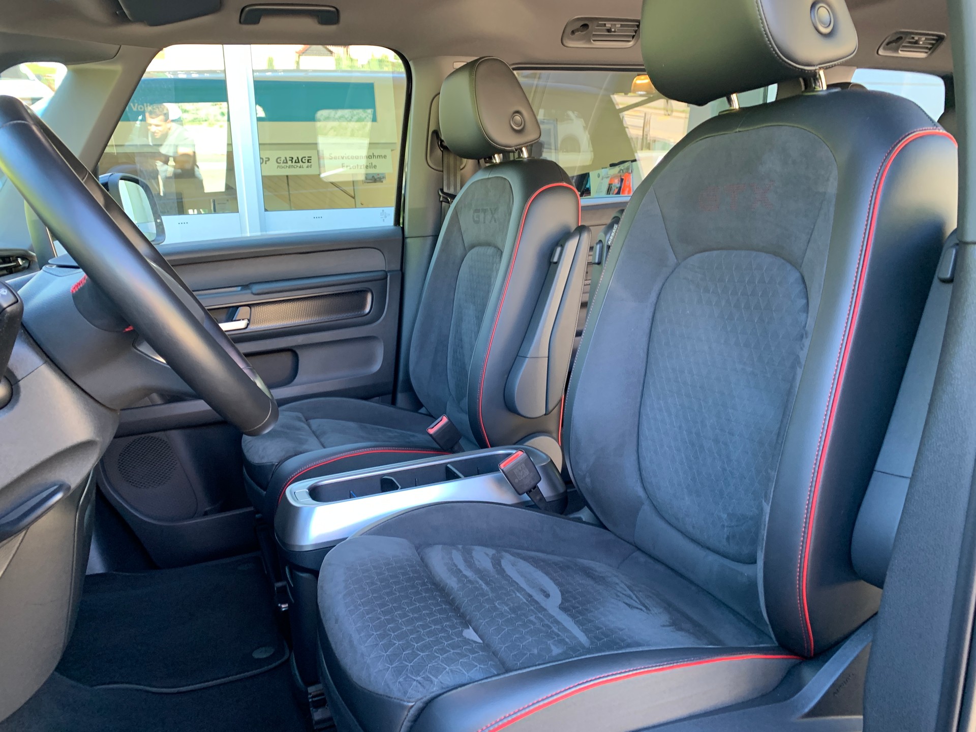 VW ID.Buzz LWB GTX 4 Motion-image-9