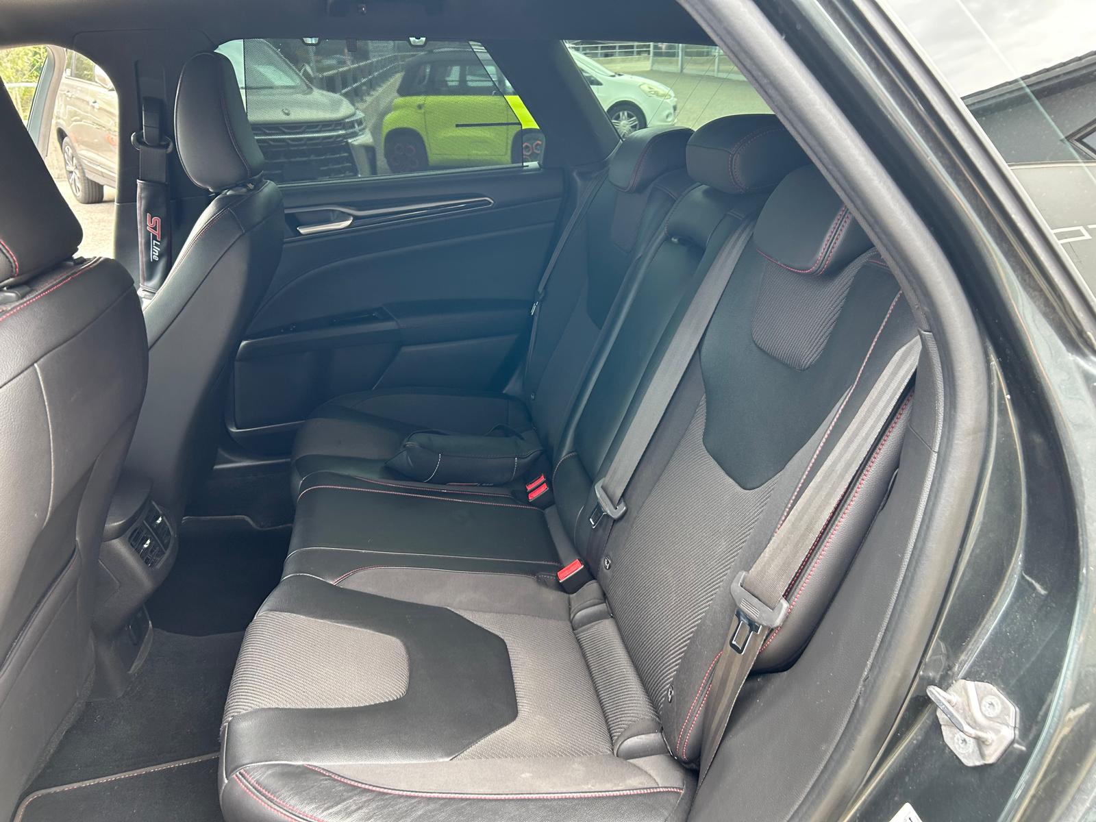 FORD Mondeo 2.0 TDCi Vignale PowerShift-image-9