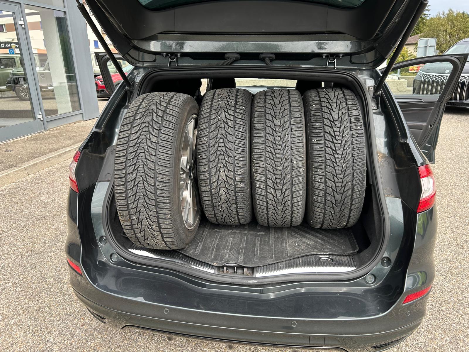 FORD Mondeo 2.0 TDCi Vignale PowerShift-image-10