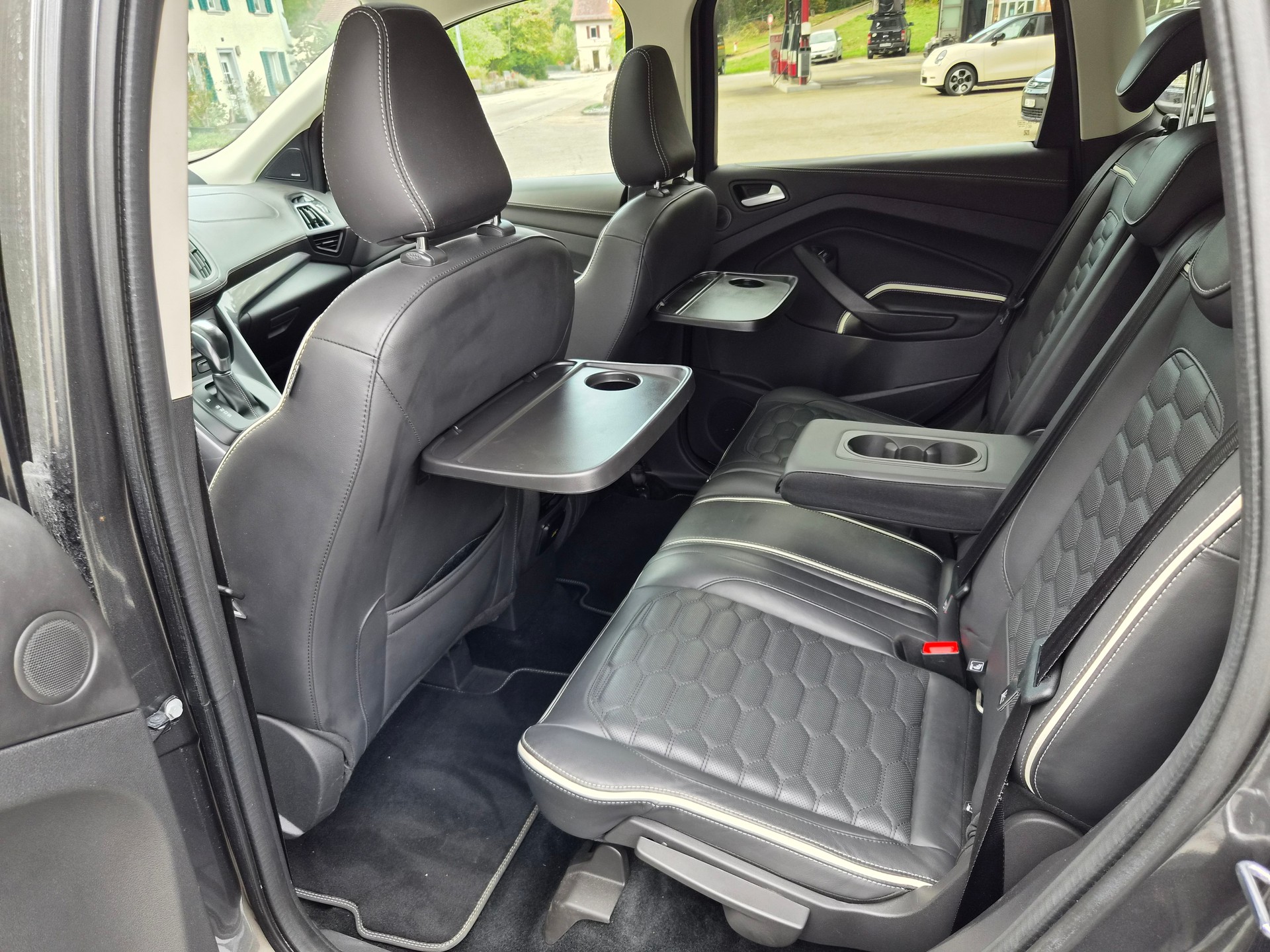 FORD Kuga 2.0 TDCi Vignale 4WD PowerShift-image-11