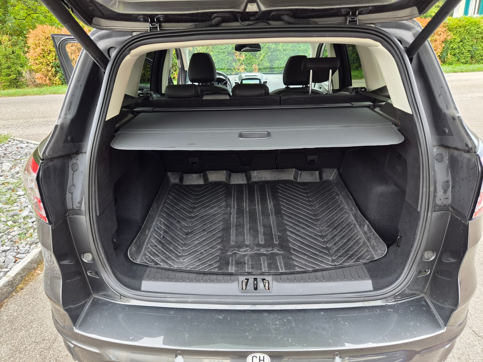 FORD Kuga 2.0 TDCi Vignale 4WD PowerShift-image-12