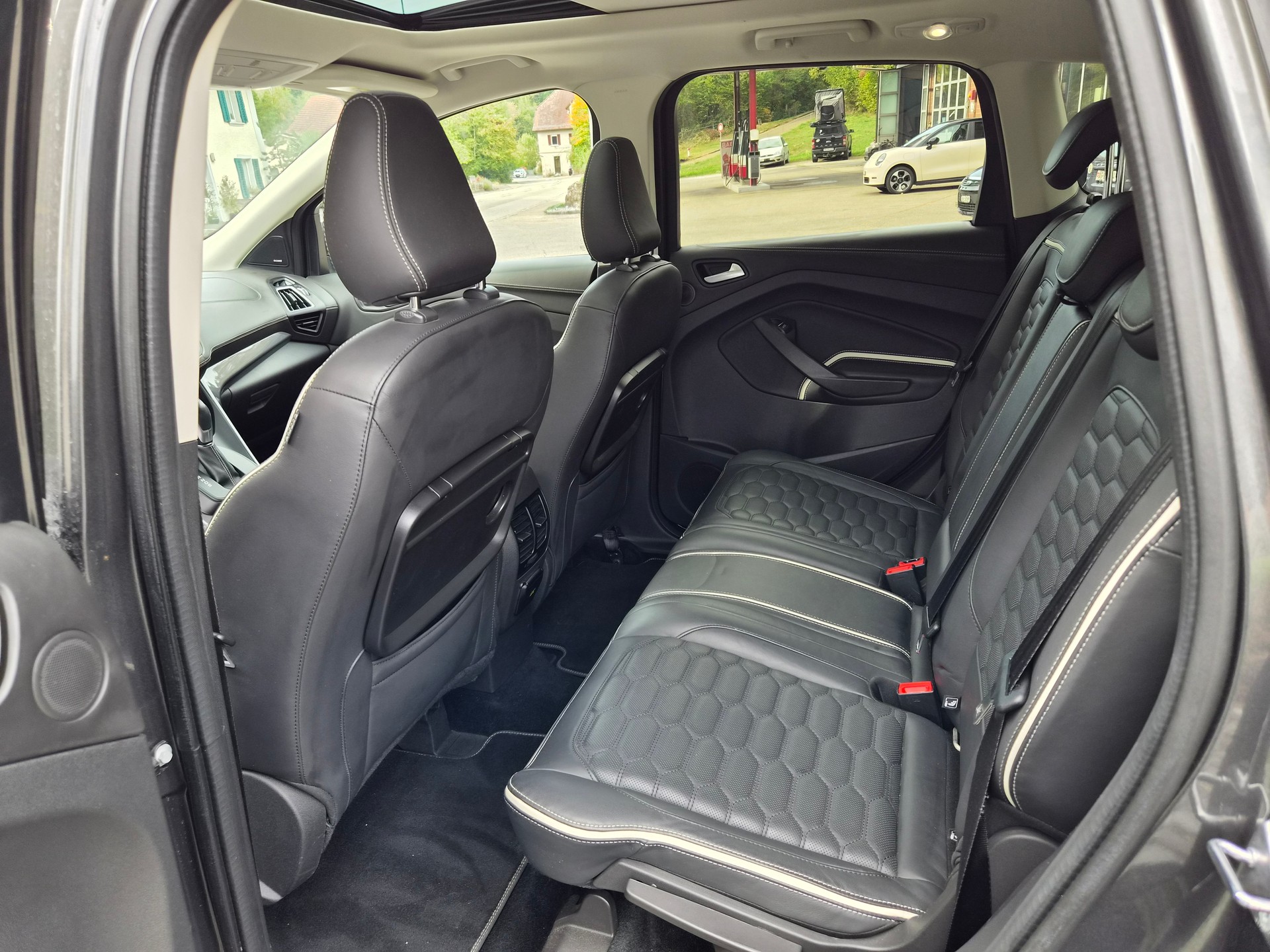 FORD Kuga 2.0 TDCi Vignale 4WD PowerShift-image-10