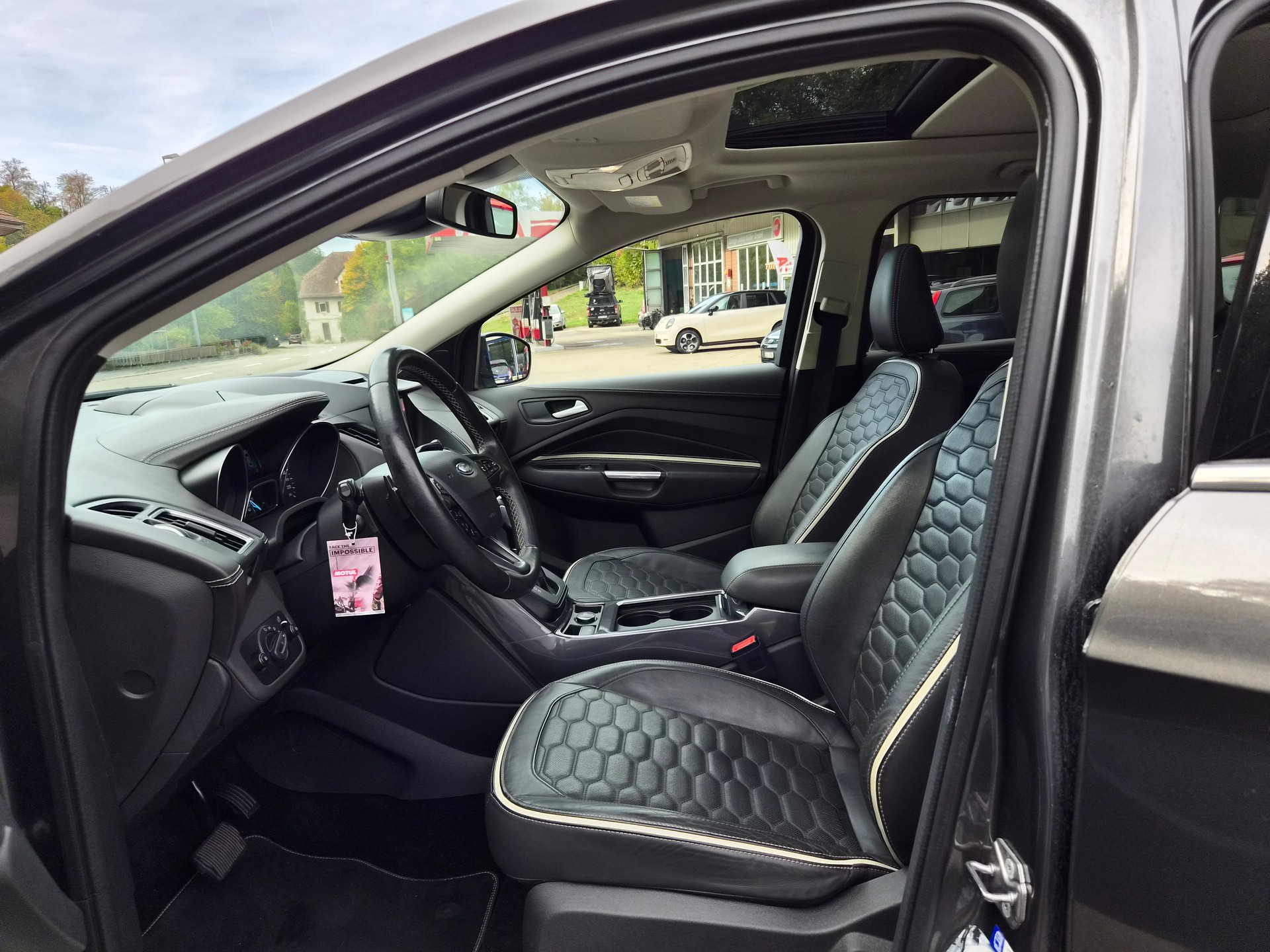 FORD Kuga 2.0 TDCi Vignale 4WD PowerShift-image-9