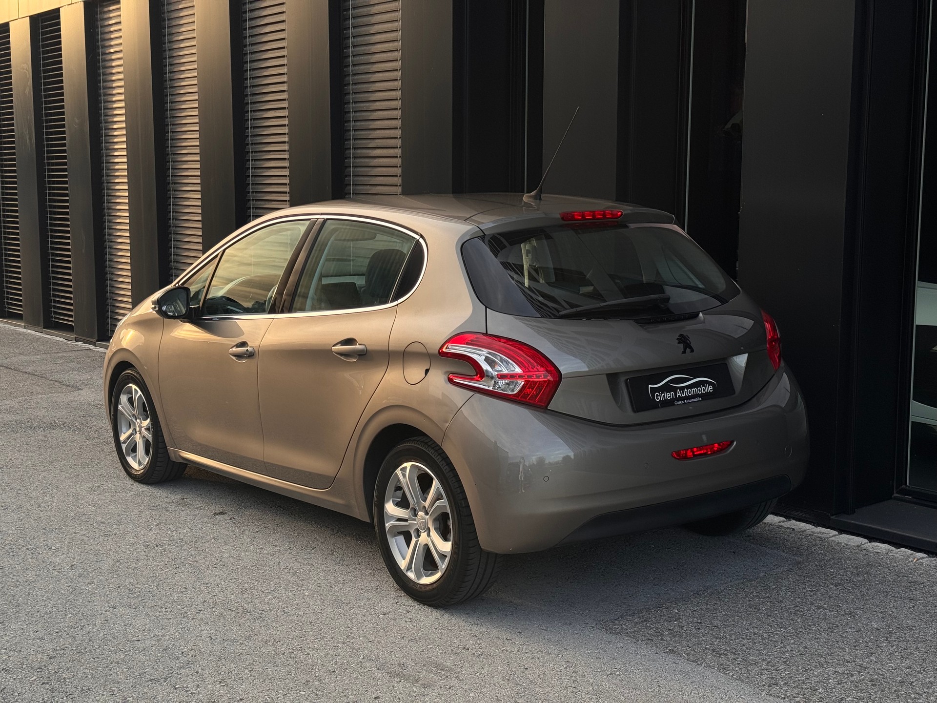 PEUGEOT 208 1.6 VTI Allure Automatik-image-4