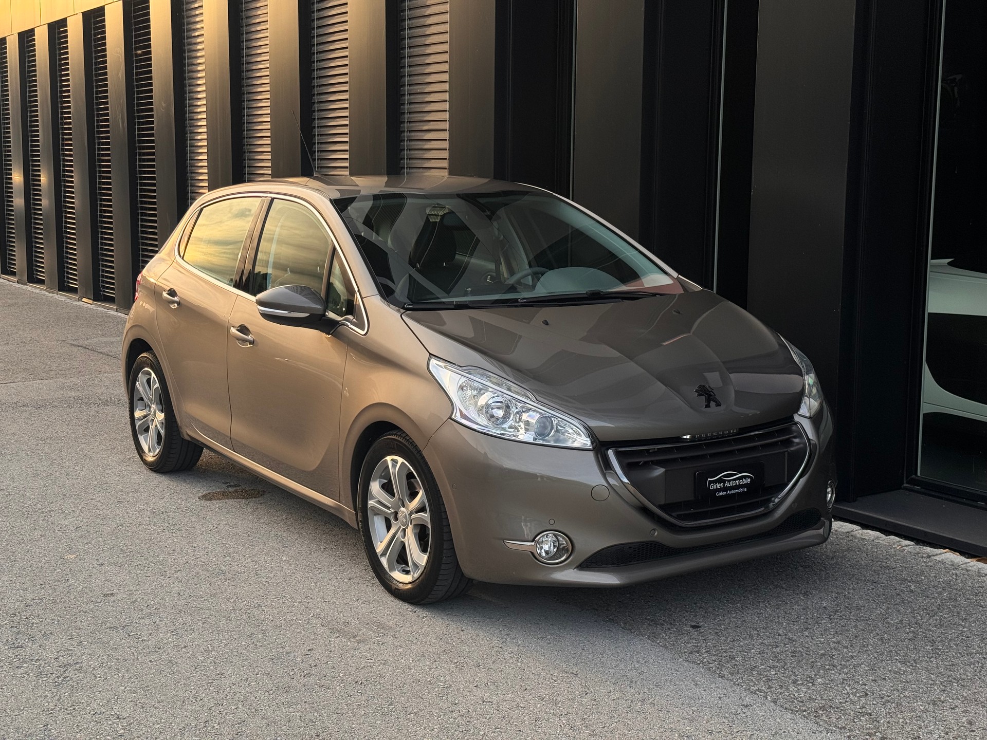 PEUGEOT 208 1.6 VTI Allure Automatik-image-6