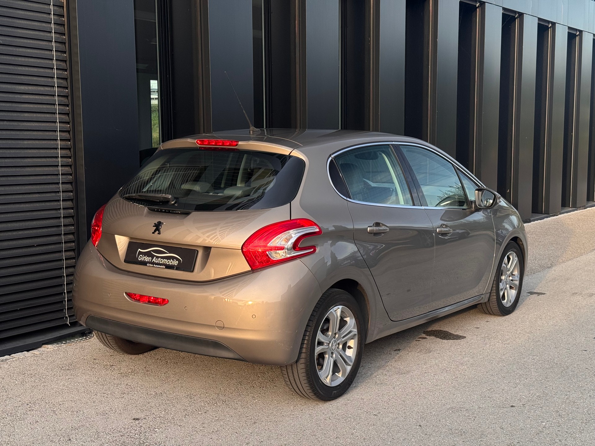 PEUGEOT 208 1.6 VTI Allure Automatik-image-10
