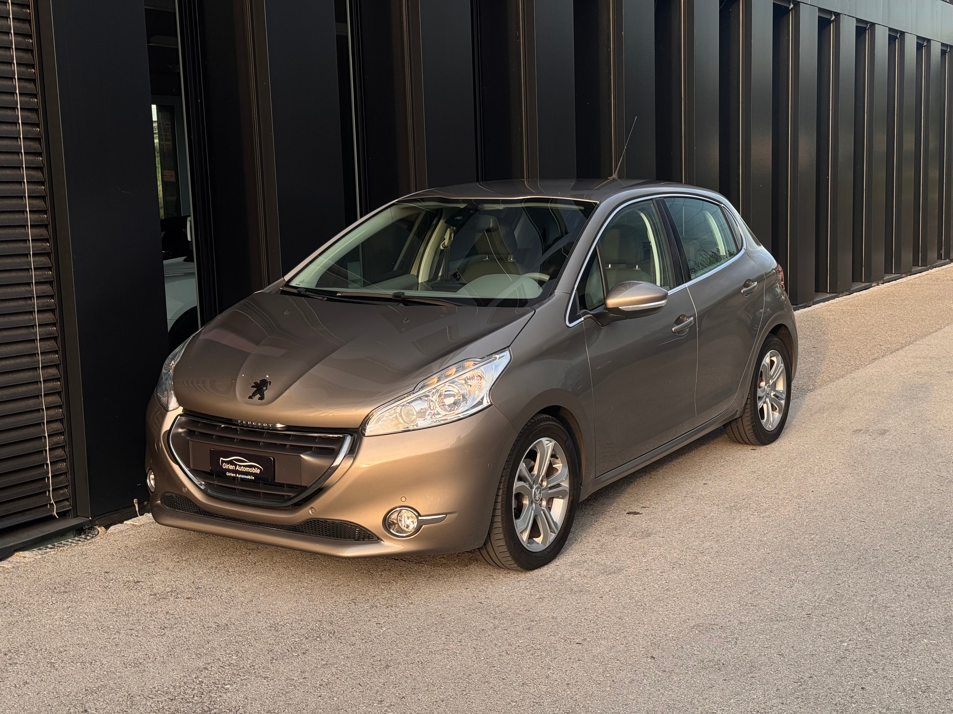 PEUGEOT 208 1.6 VTI Allure Automatik-image-2