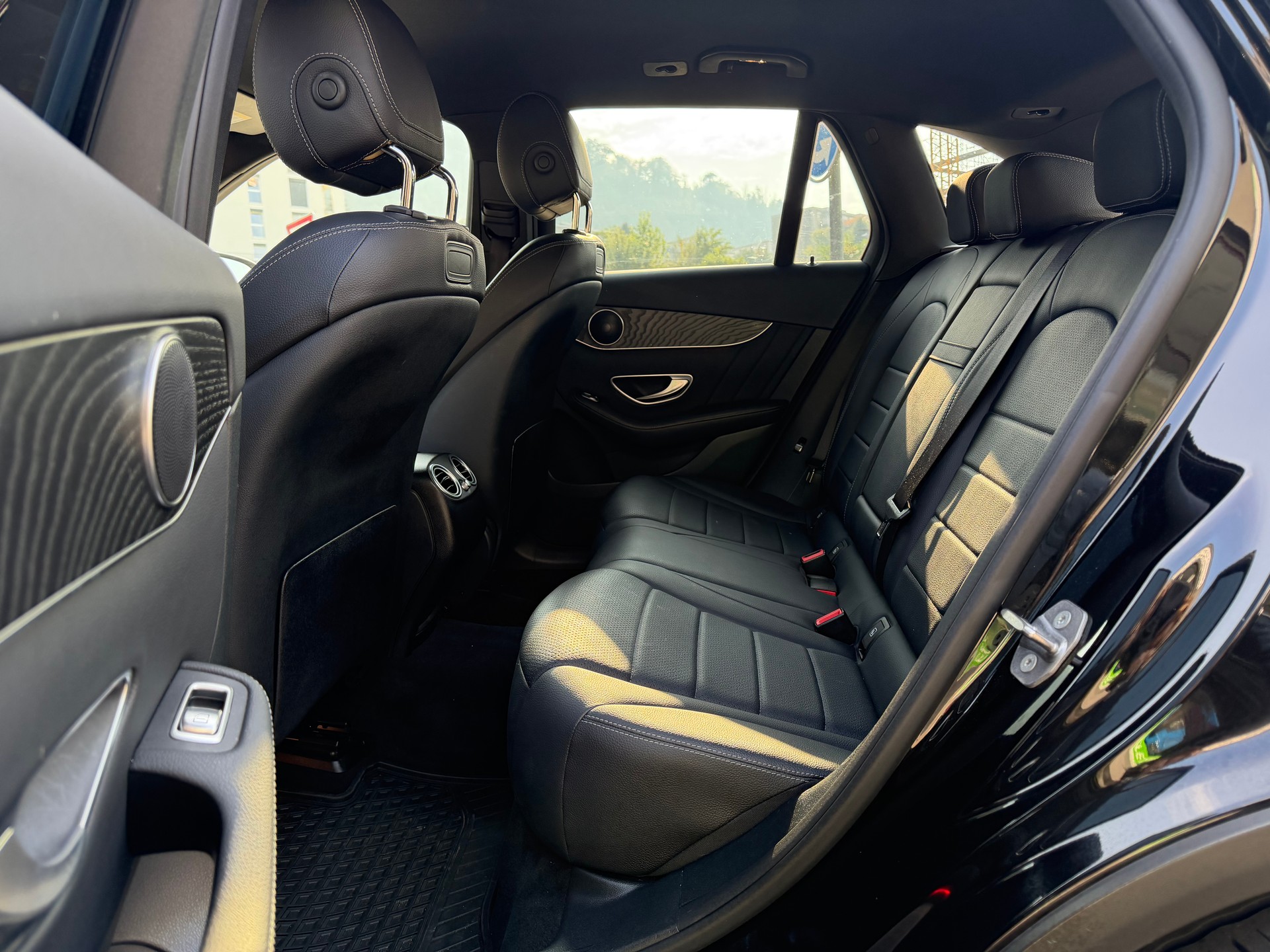 MERCEDES-BENZ GLC 250 d AMG Line 4Matic 9G-Tronic-image-9