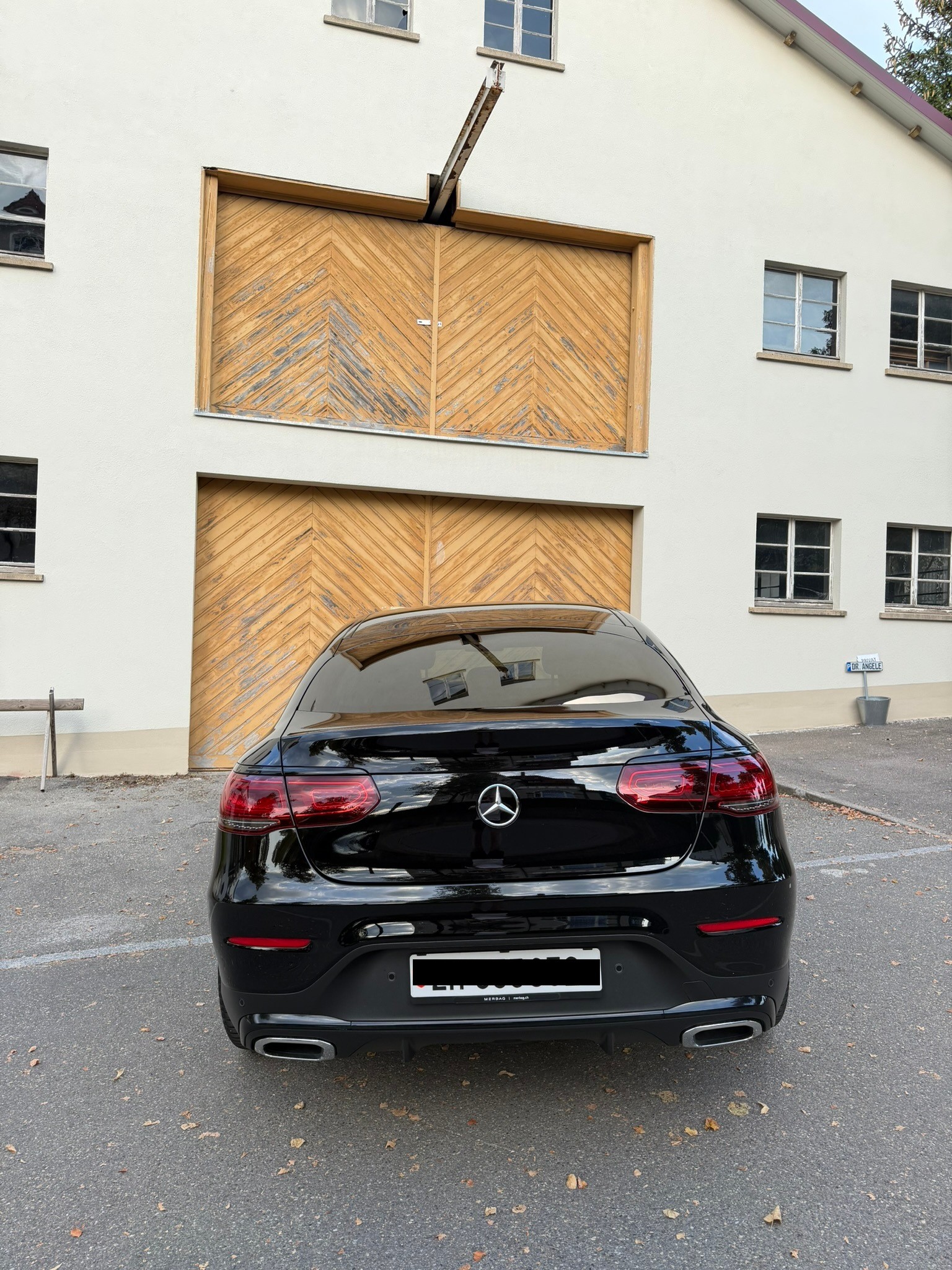 MERCEDES-BENZ GLC 300 AMG Line 4m-image-4