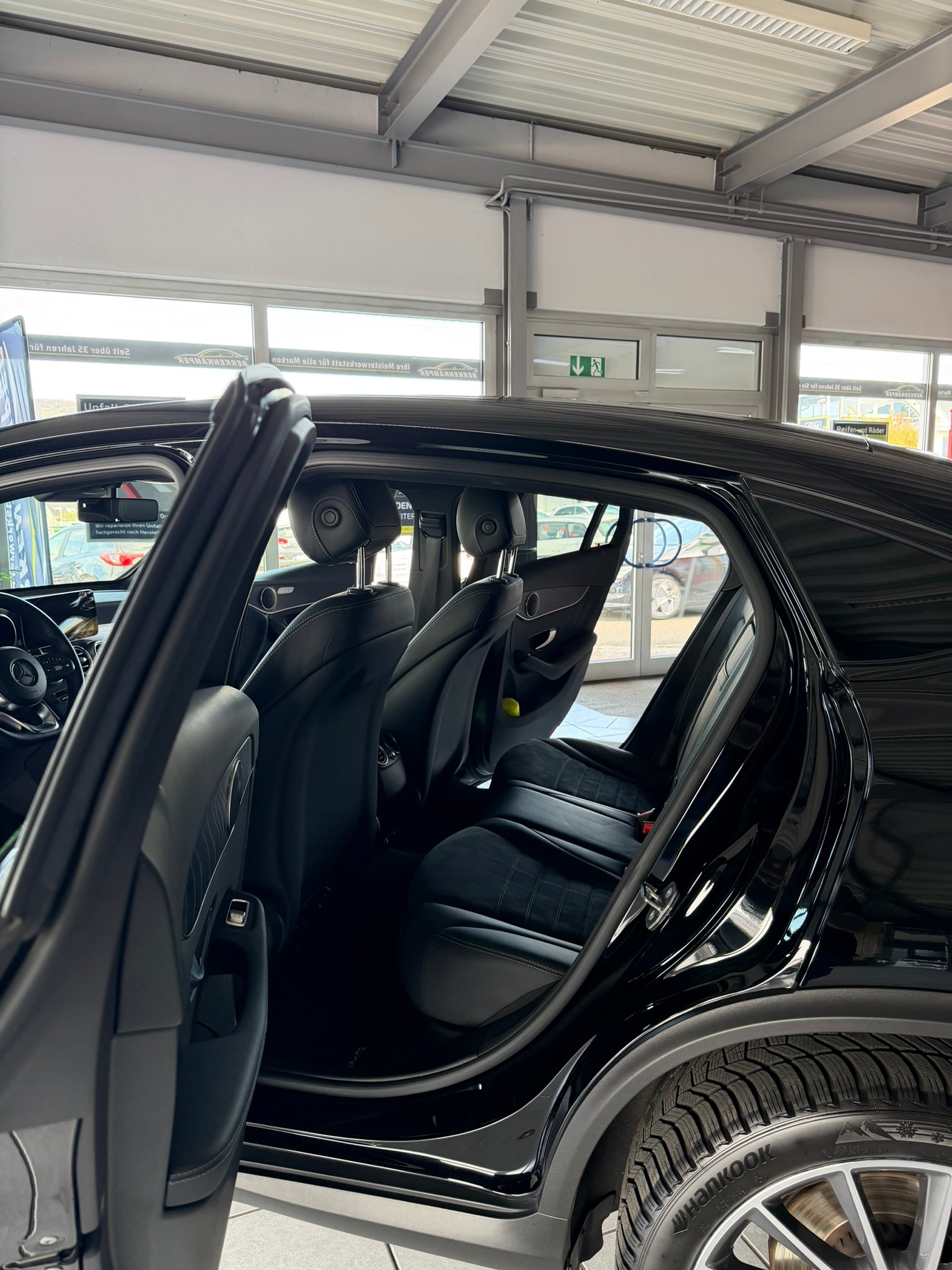 MERCEDES-BENZ GLC 300 AMG Line 4m-image-3