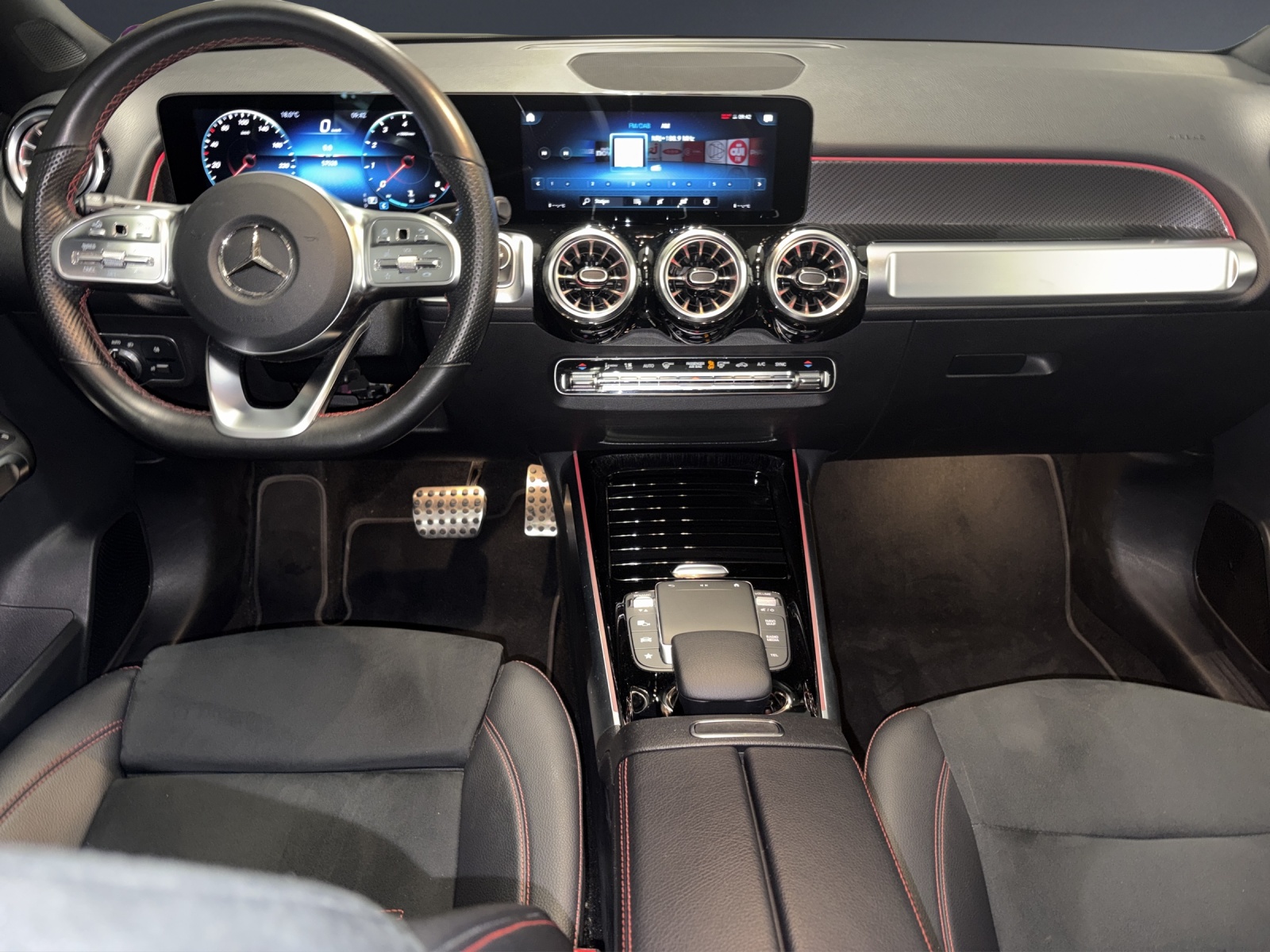 MERCEDES-BENZ GLB 250 AMG Line 4 MATIC-image-7
